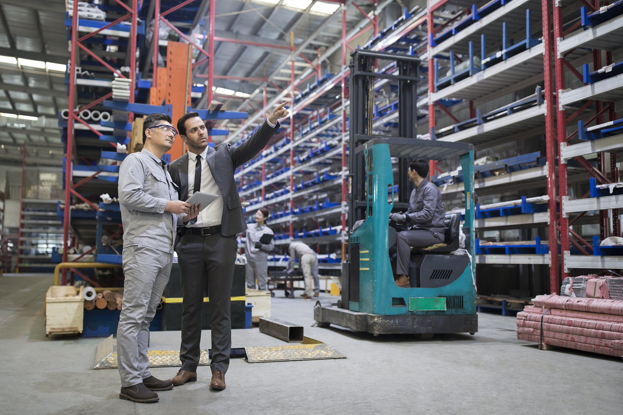 请完成一篇20天的在设备物流公司职位为物流员的实习日志字数在350字左右主要写完成任务主要收获改进提高方面今天是第十五天