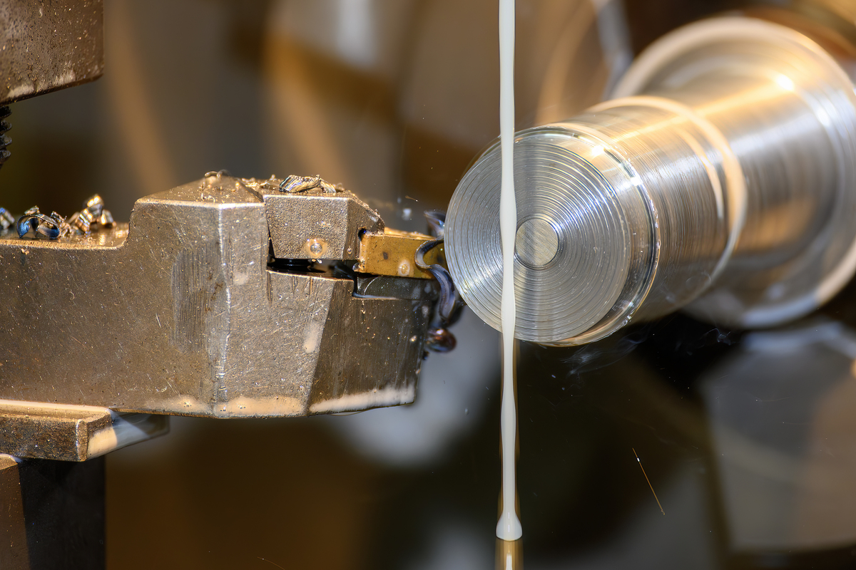 半合成切削液：优异性能与经济实惠的完美结合