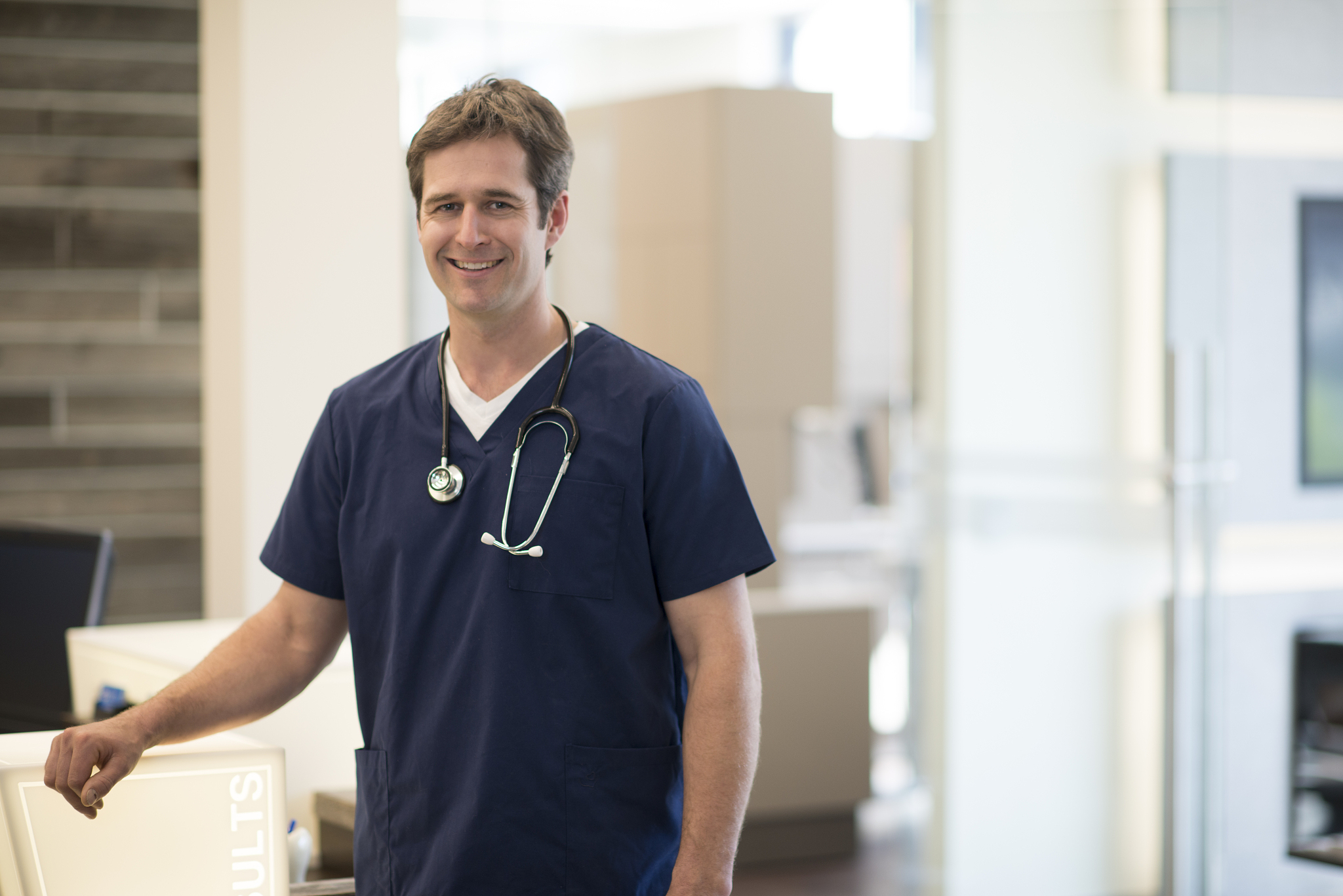 人文医院建设 拟提纲
要求：结合医养产业论述，结合服务、技术、环境