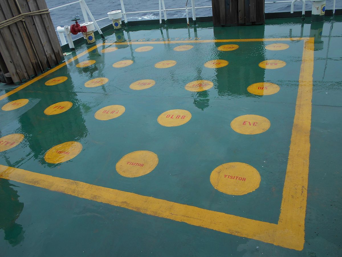 环氧彩砂应用领域：地面、运动场地、工业地坪和商业空间