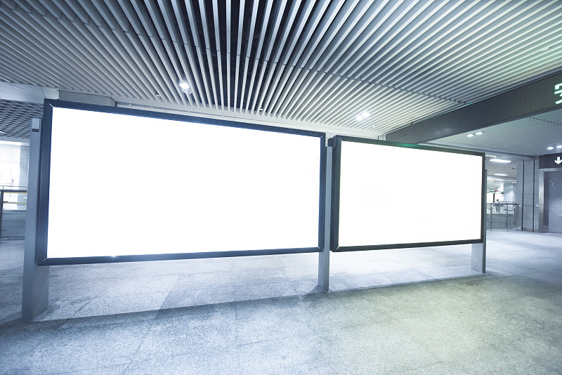 灯箱、海报、看板、贴纸、车体、拉手属于什么媒体？