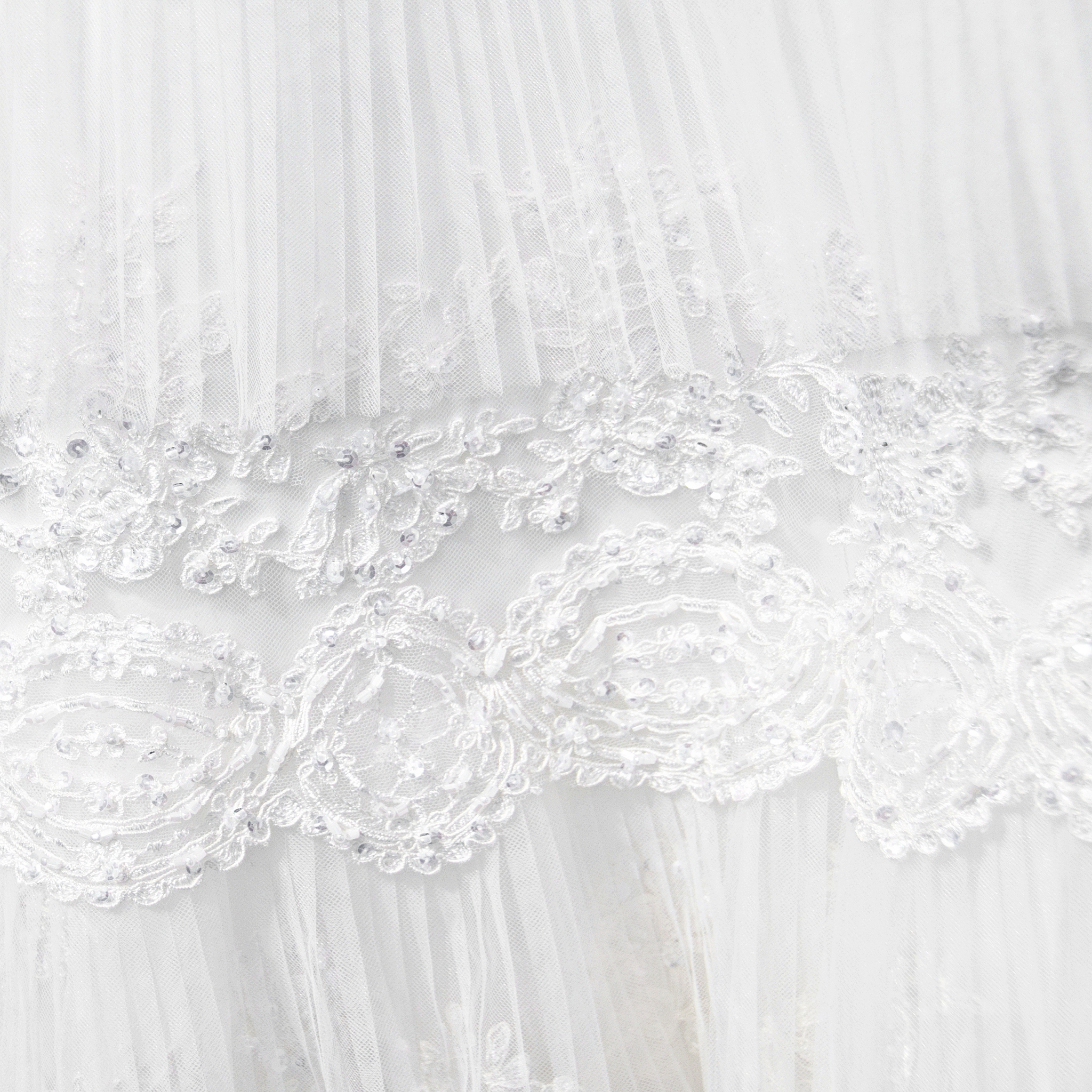 花边蕾丝窗帘优缺点分析：美观透气 vs 遮光隔音