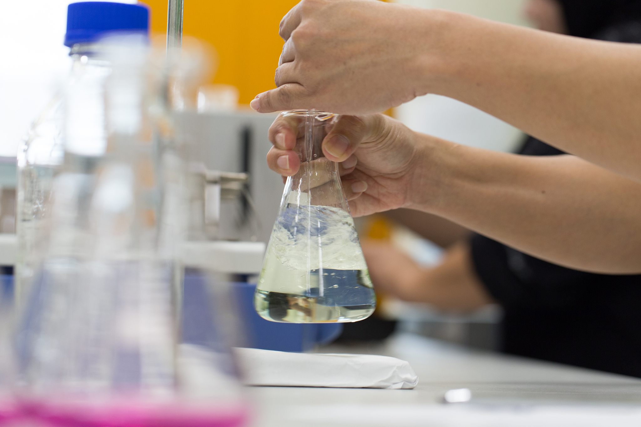 石蜡切片法脱水后直接放蜡烛油？不可取！