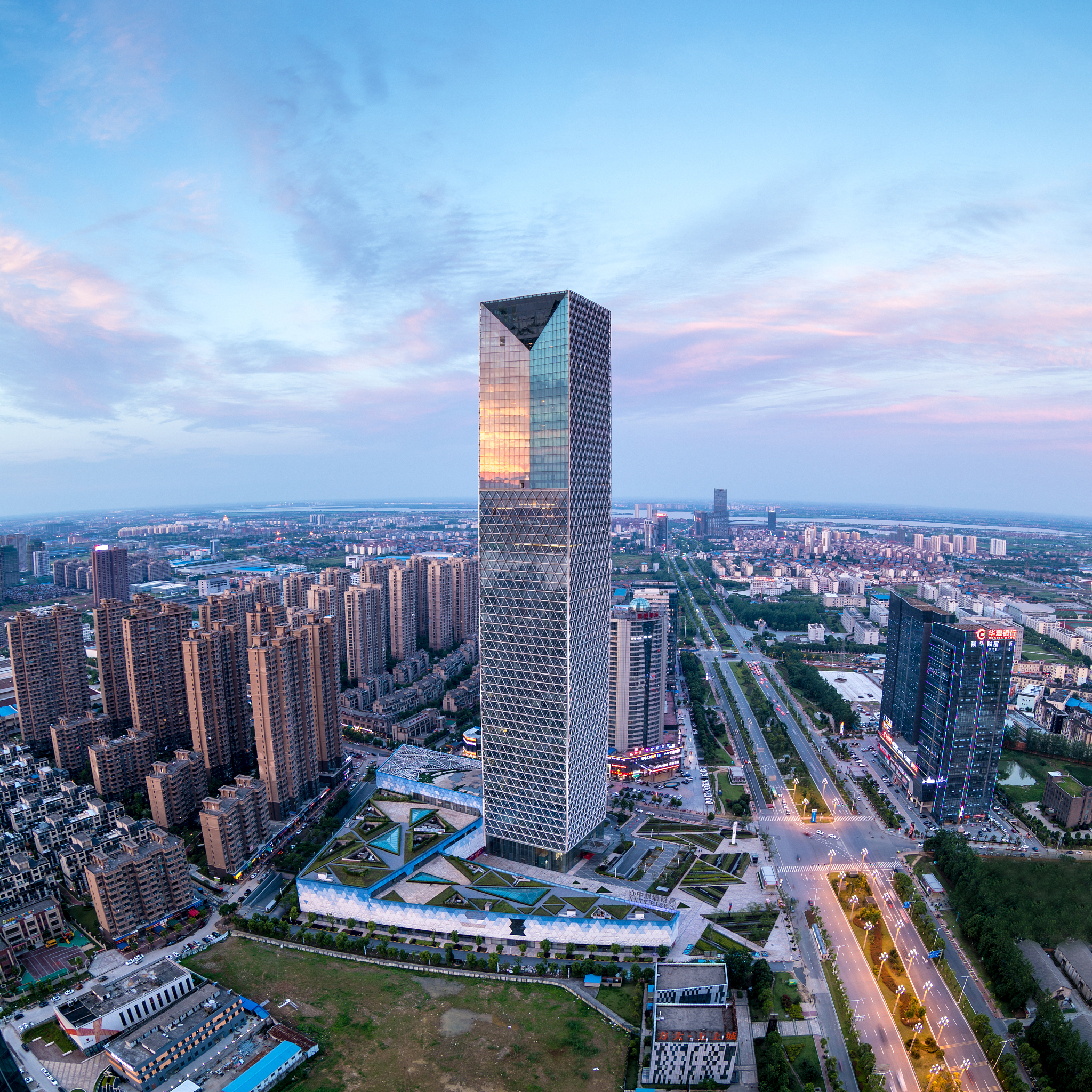南昌房价一览：各区县房价最新数据 - 2023年