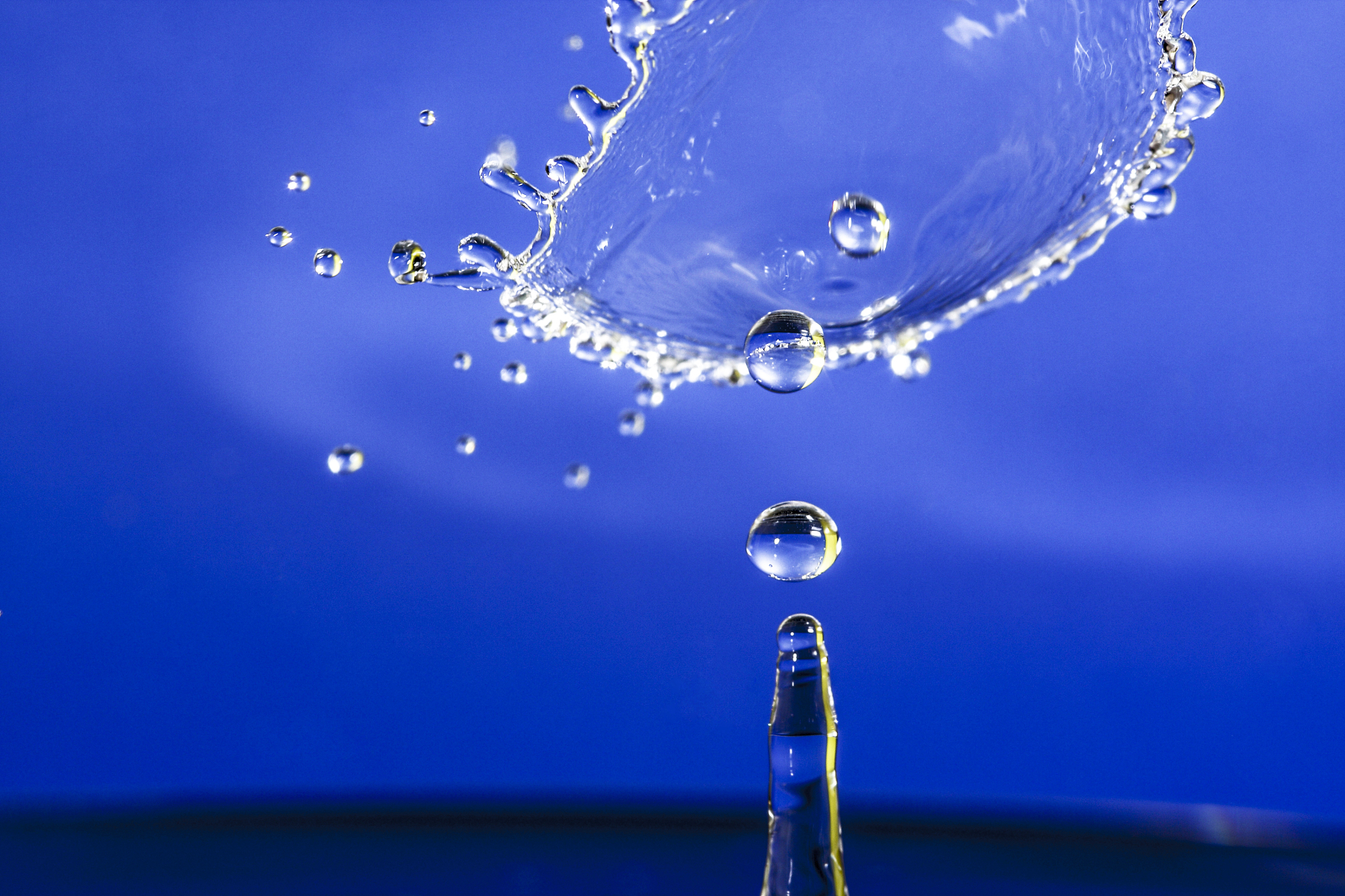 水蒸气遇冷形成小水滴的现象叫什么