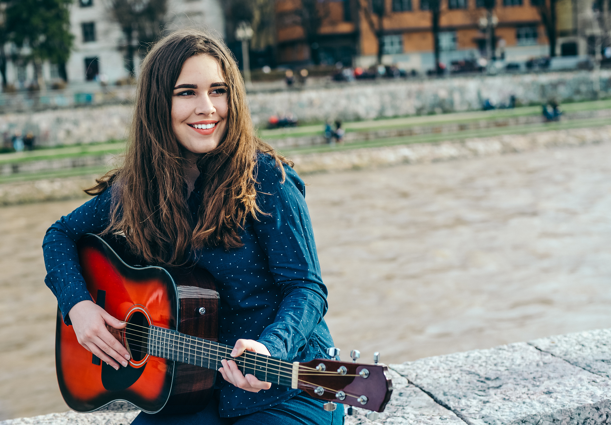 写一首表达冒险情绪的中文乡村歌曲歌曲表达的主题为青春歌词结构为verse1、verse2、Pre-Chorus1、chorus1、chorus2、verse3、verse4、chorus3、Bridge1、chorus4并确保chorus1、chorus2、chorus3、chorus4、verse5、Pre-Chorus2、chorus5、Bridge2、歌词不重复每段歌词结尾使用中文zhene