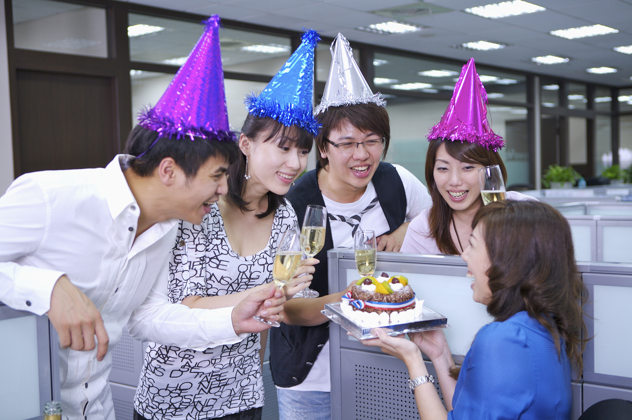 🎉🎉  公司生日派对开始啦！  🎉🎉