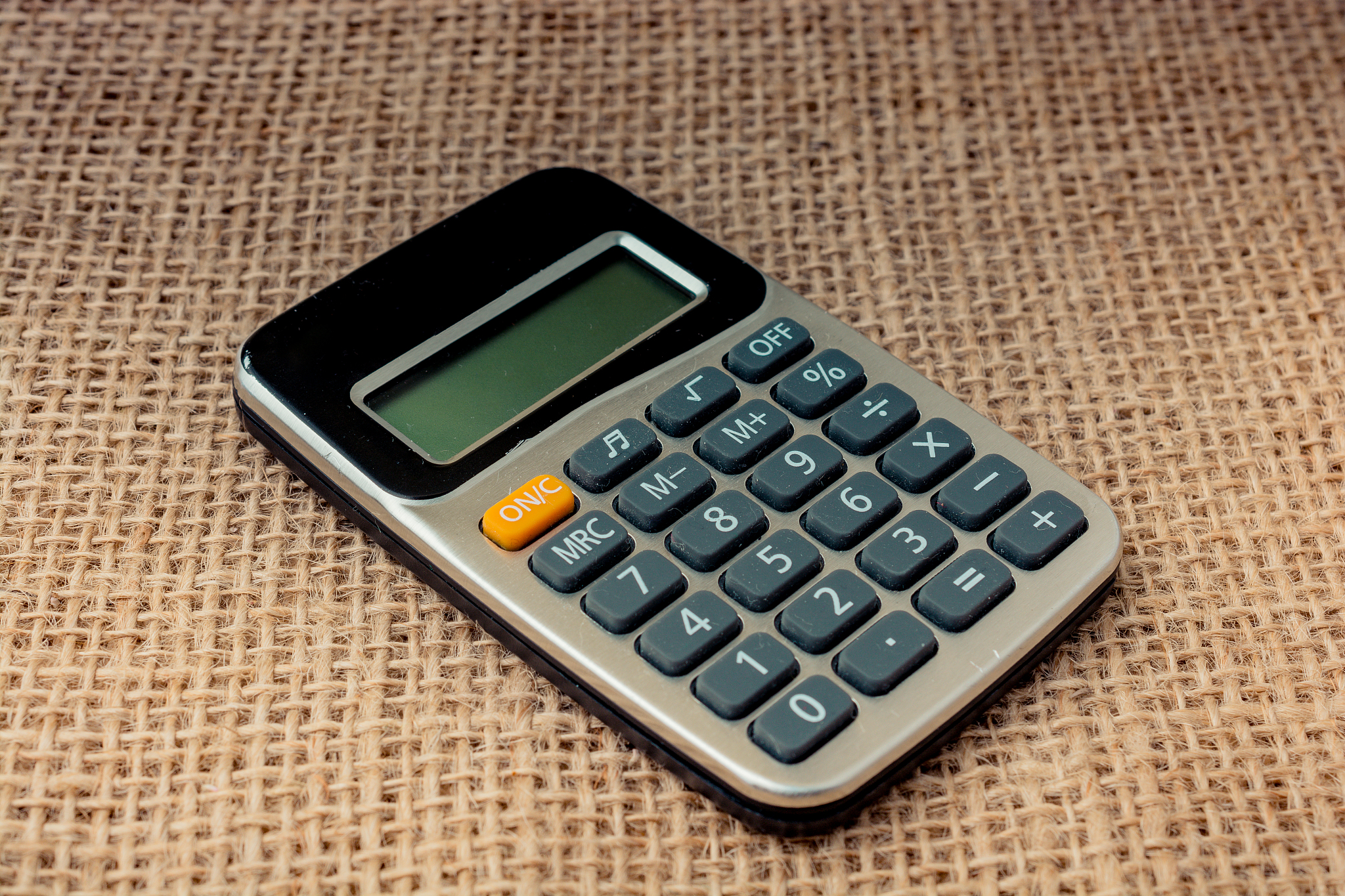 晚上好！显示器和键盘鼠标套装按我们的采购价来支付显示器308元台键盘鼠标套装30元套发给家长