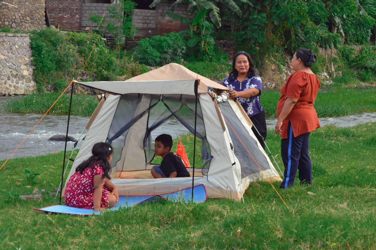哥哥带宝宝去露营，开启奇妙的自然之旅！
