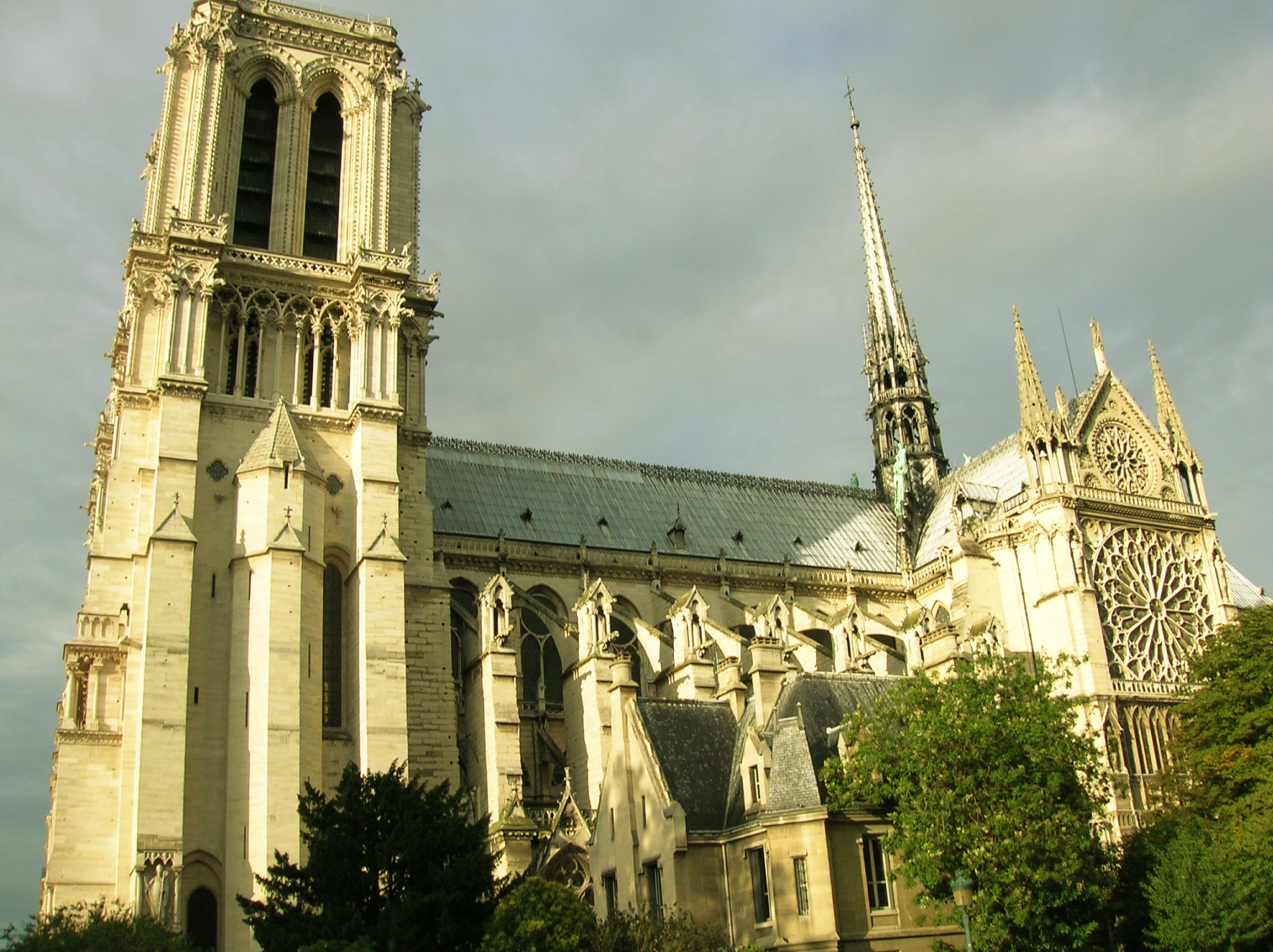 Paris: The City of Love - Explore Iconic Landmarks & Culture