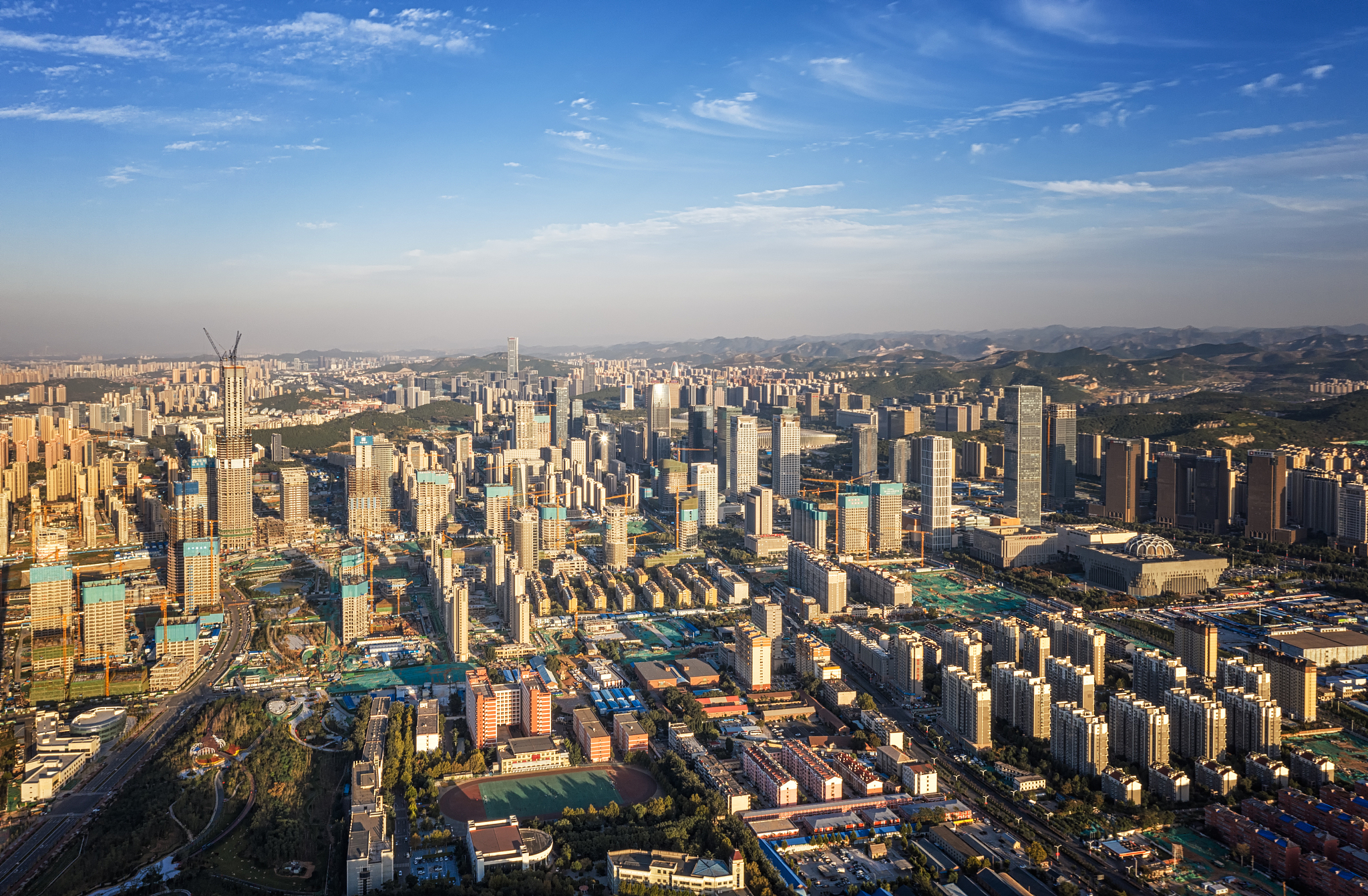 郑州vs济南：哪个城市更适合年轻人发展？