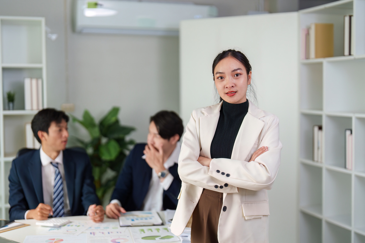 学法学女生就业方向及前景分析：机会与挑战并存