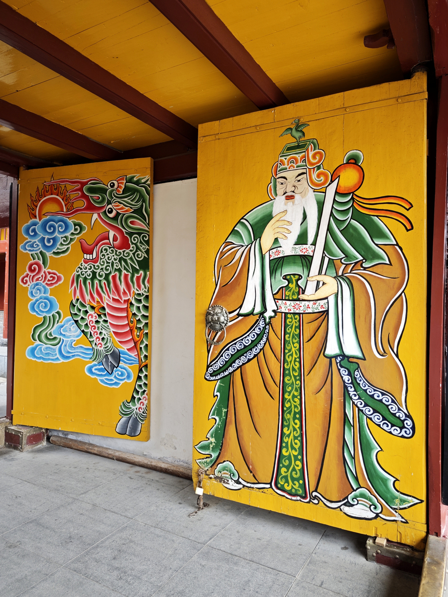 灵官爷：道教神祇，掌管人间事务，保家宅平安