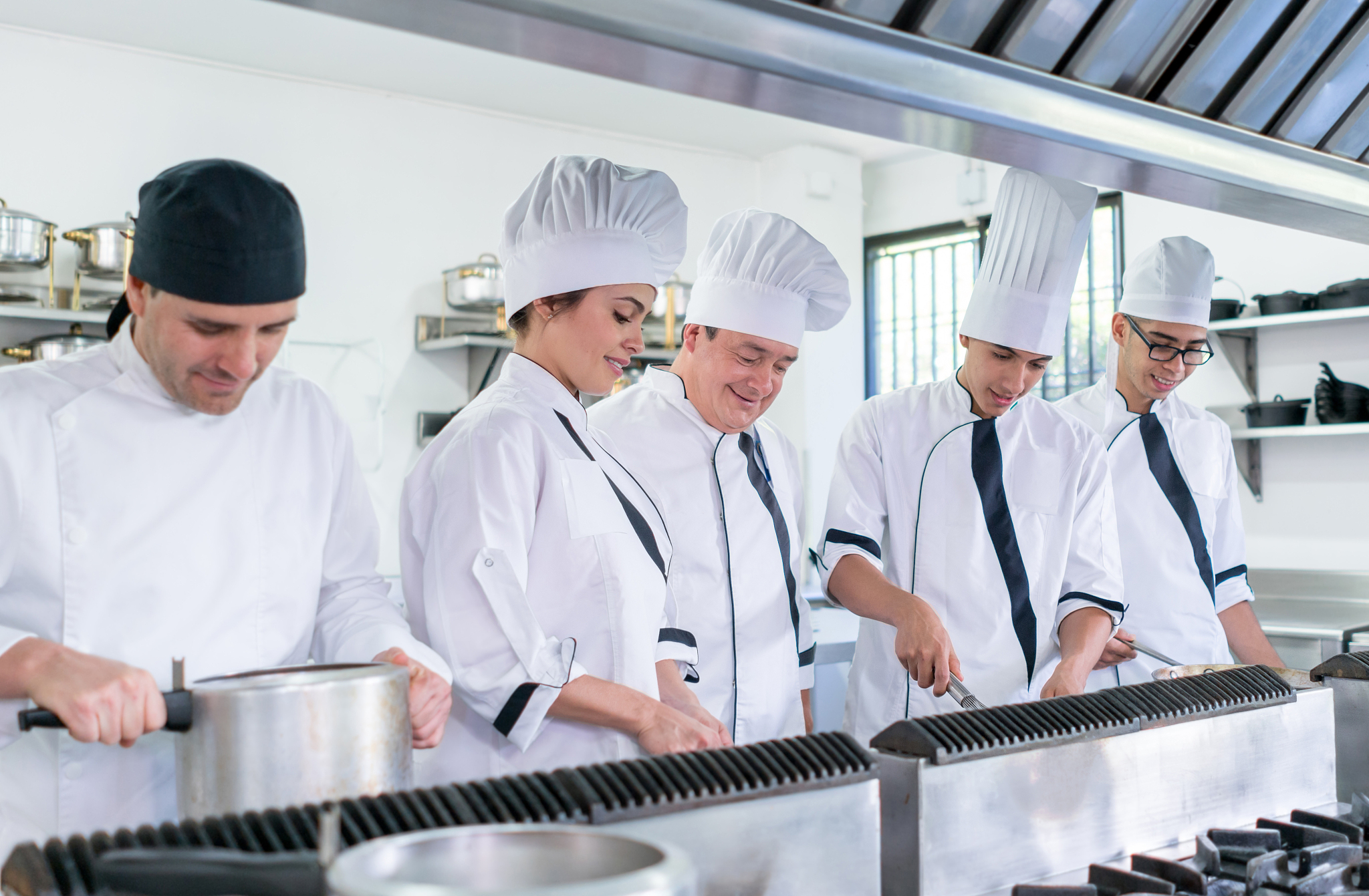 成都厨师学校酒店管理专业前景：未来发展方向及就业机会