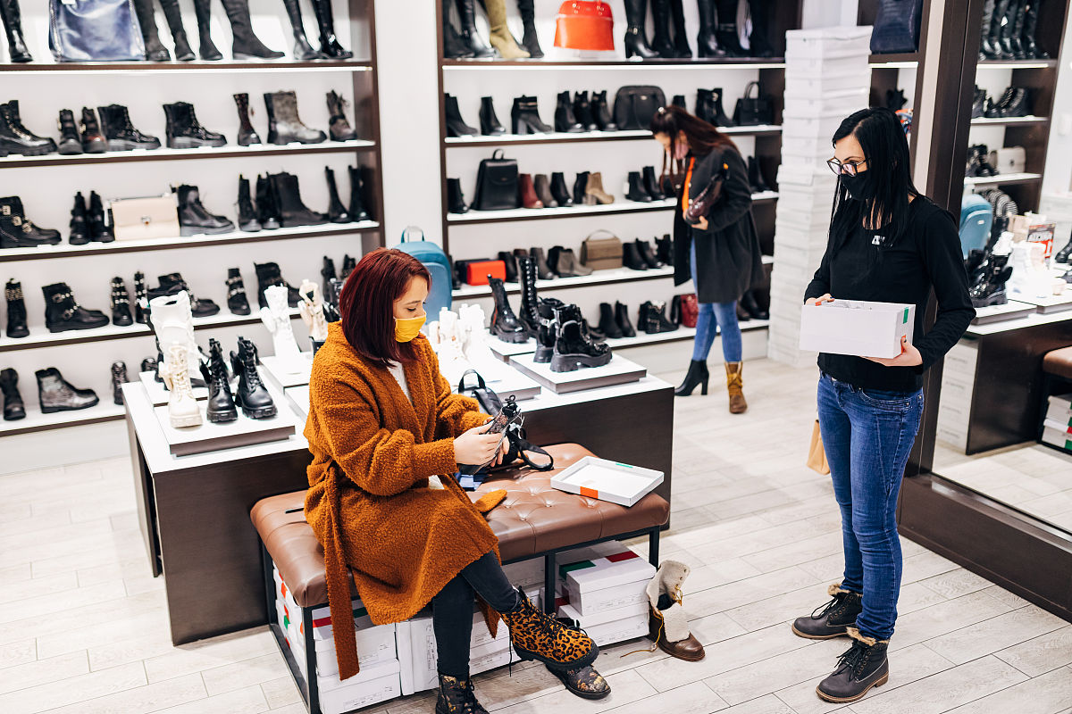 星期六时尚品牌 | 高品质服装、配饰和鞋履