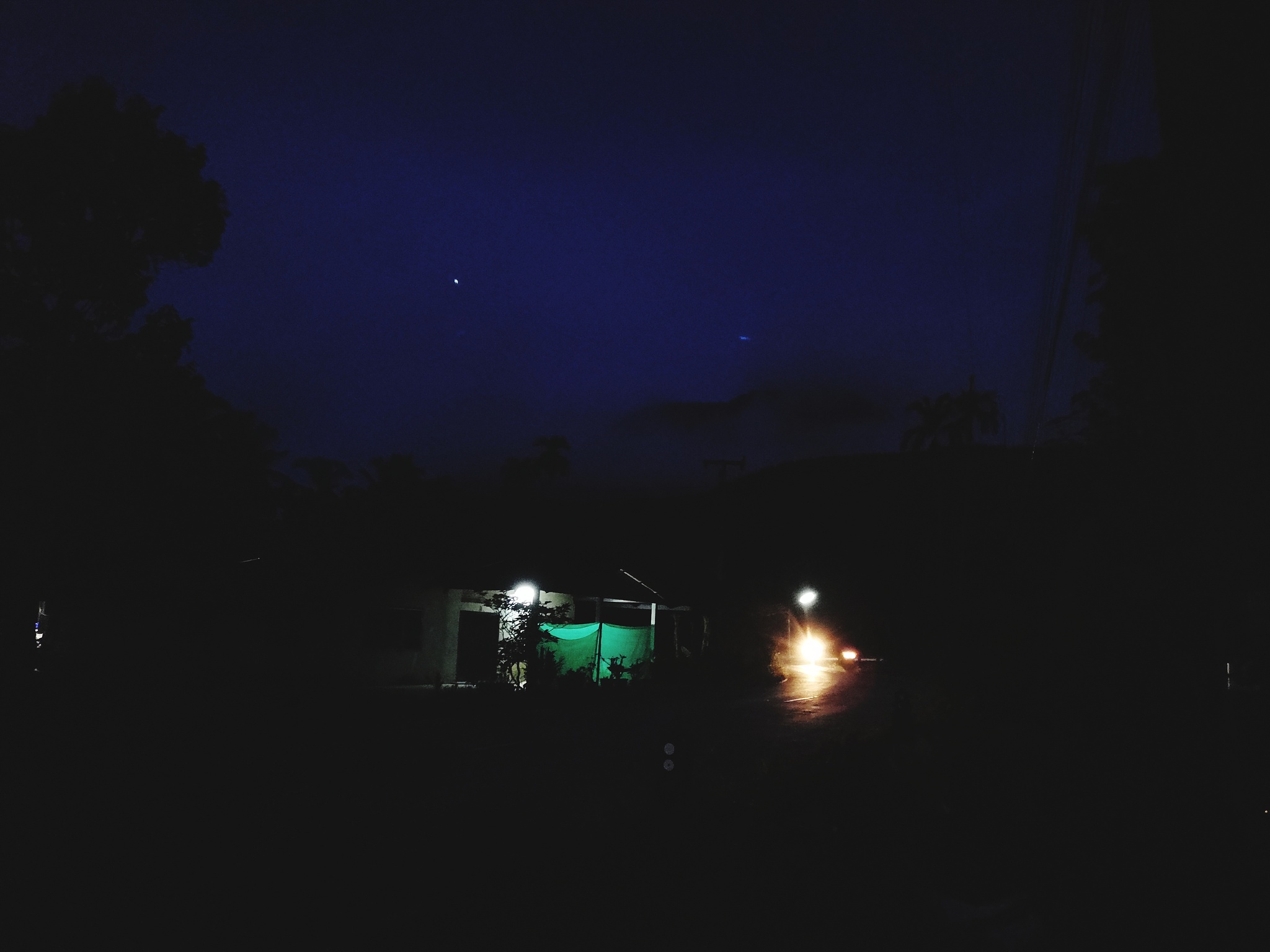 无人机探灯：夜间探测、观察和拍摄的利器