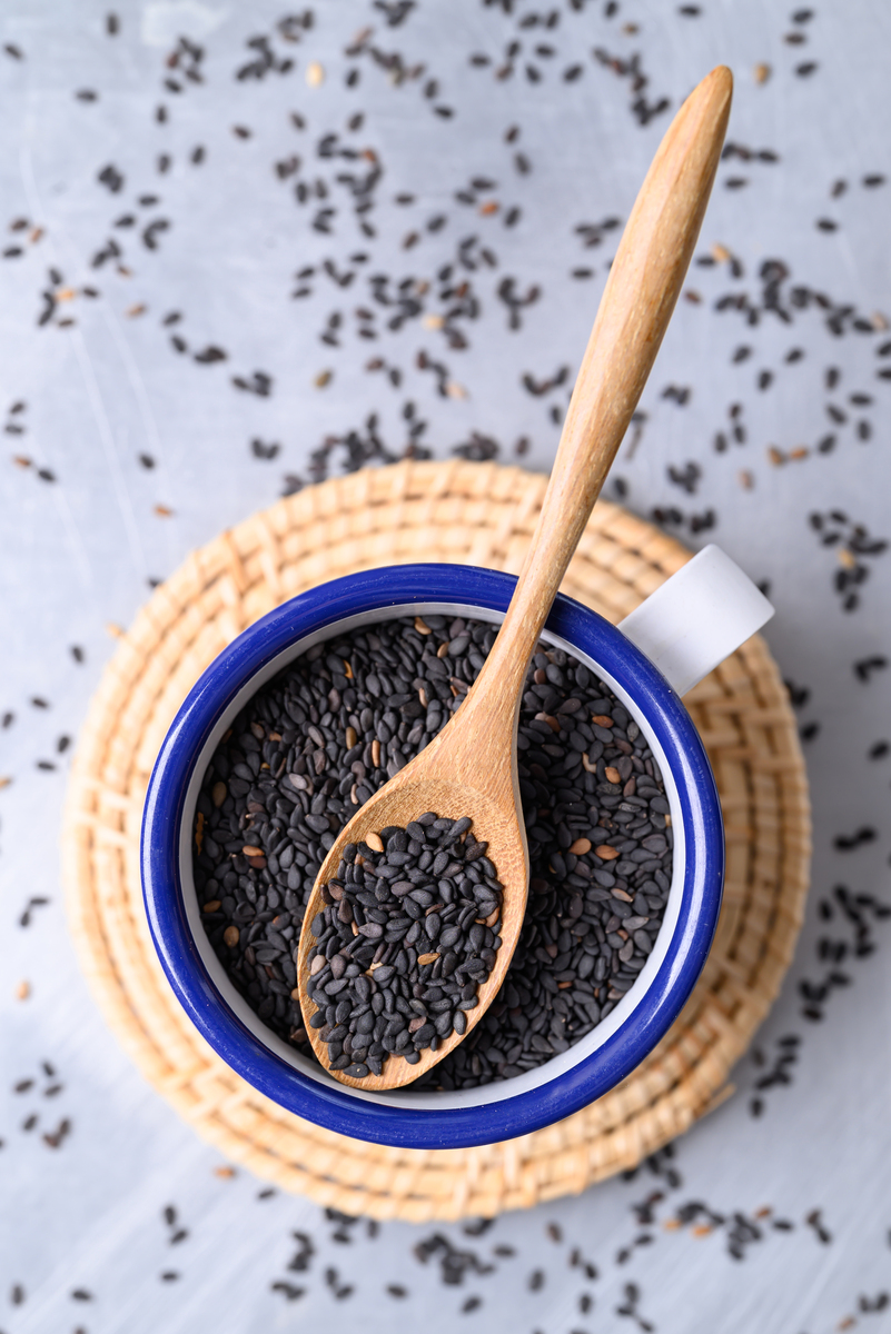 熬夜党必备！这款黑色魔力饮，让你发丝浓密，素颜也自信！