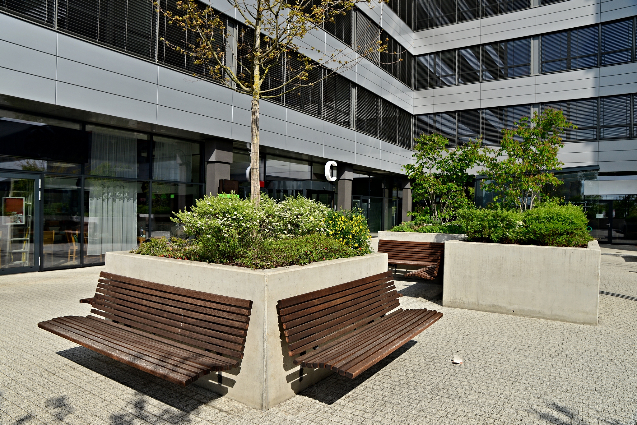 外部休息间：提供舒适放松的空间