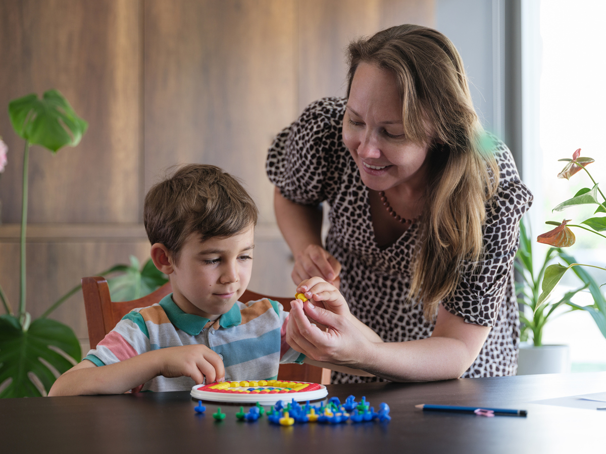 孩子不分享玩具，是自私吗？如何引导孩子学会分享？