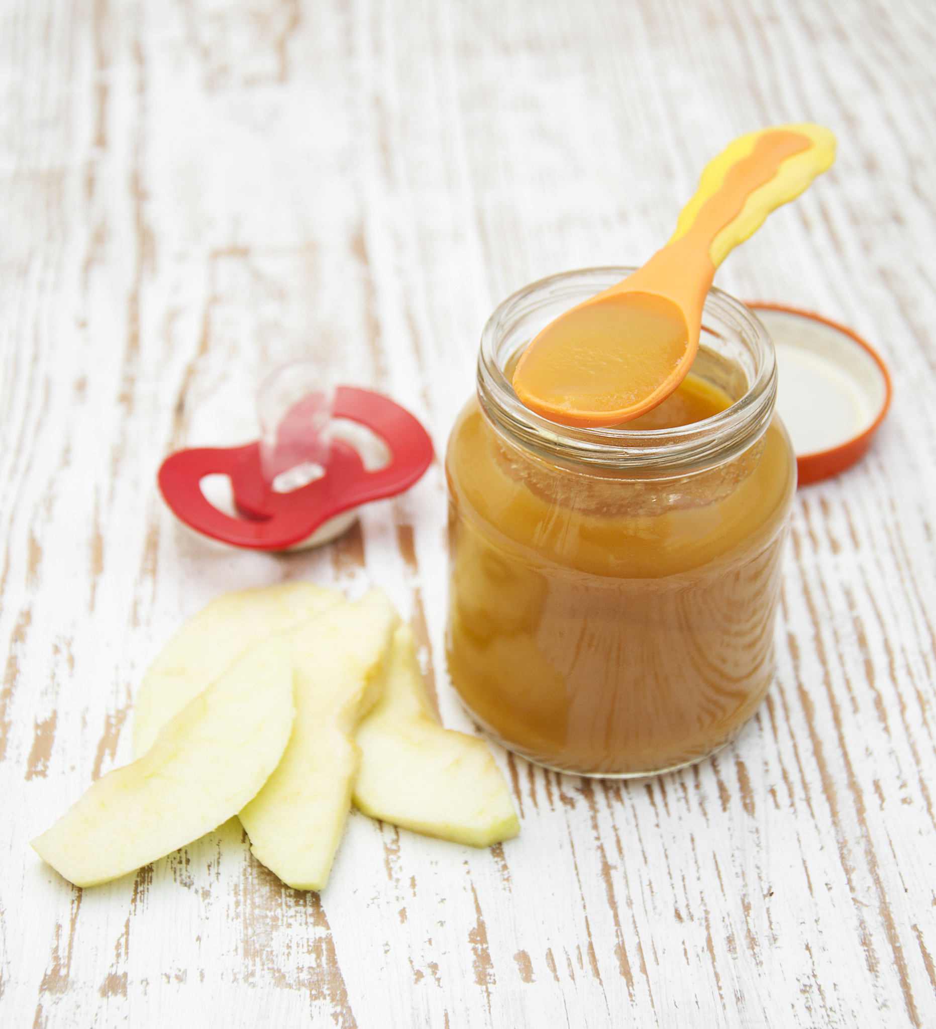 扮演一名育儿自媒体博主根据以下内容写出一条30字的原创短视频标题：宝宝咳嗽时喝冰糖雪梨能止咳吗