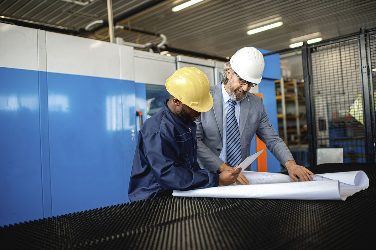 以下这段话如何换成另一种方式表达？指对产品质量起决定作用但在施工质量不能通过其后的检验和试验完全确定仅在使用后才能暴露施工质量缺陷的工序