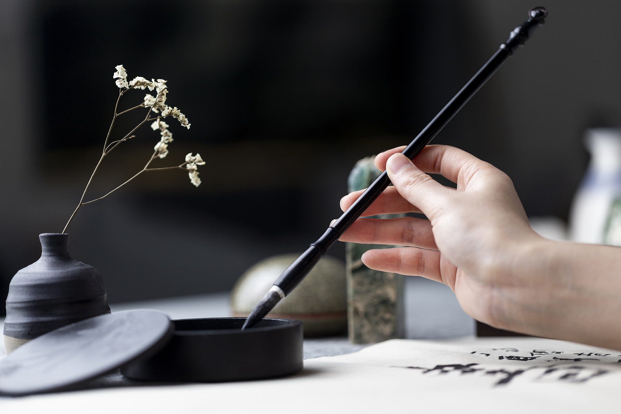毛笔的好处：提升专注力、艺术审美和传统文化体验