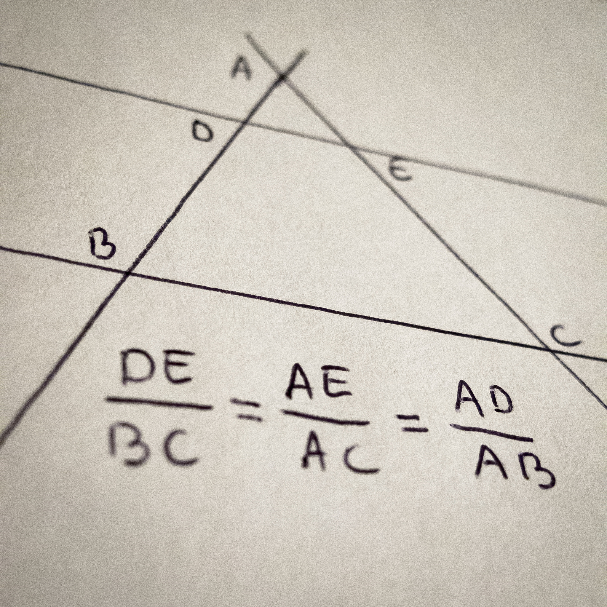 写出一个典型的数学问题包括并不限于简单加减法鸡兔同笼、加减法、逻辑推理等等。 写出一个典型的数学问题包括并不限于简单加减法鸡兔同笼、加减法、逻辑推理等等。
