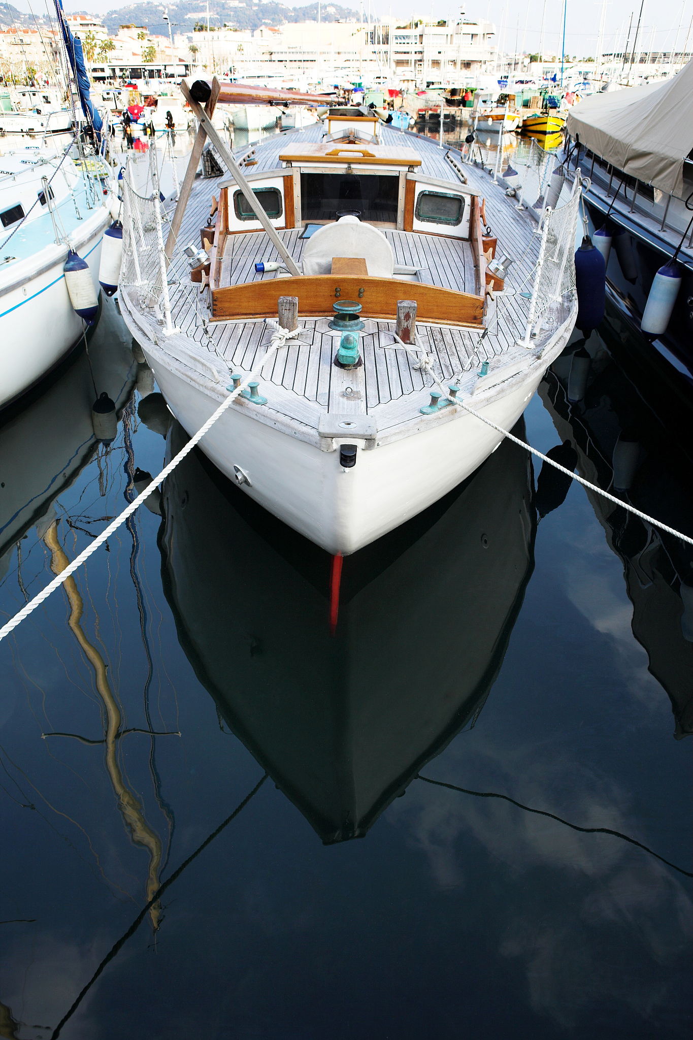 翻译以下文字成学术英文论文：对于第三问为探究香港的帆船价格的地域影响文章结合香港二手帆船市场上可获得价格信息在单体、双体中各选了4个信息丰富的帆船子集进行价格匹配。分别绘制出不同变体在EuropeUASCaribbeanHK的价格直方图。图形结果验证了问题二中经济发展水平和价格呈正相关关系并且直观地显示了the regional effect of HKSAR for catamarans and