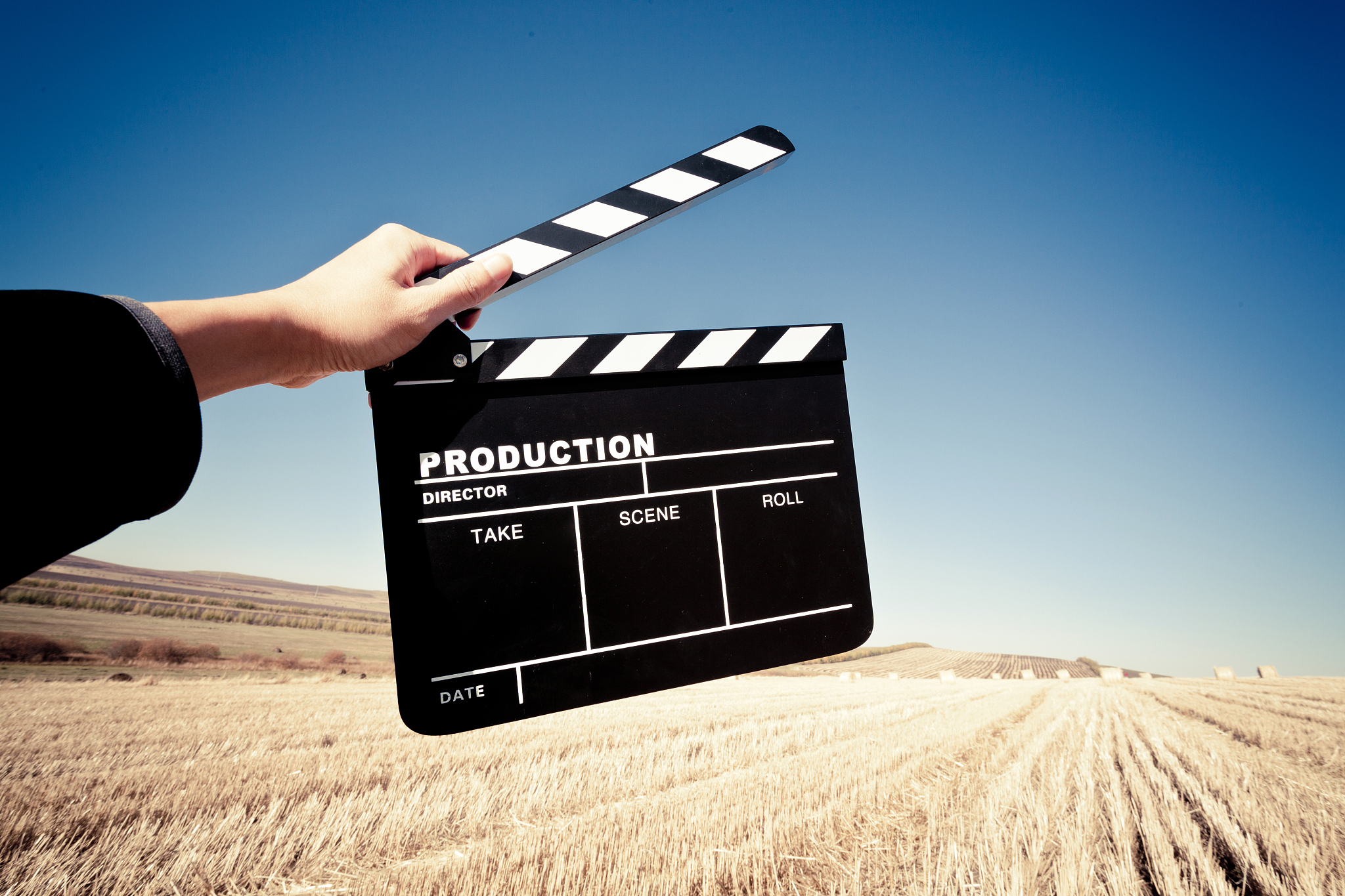 hands holding a movie clapboard
