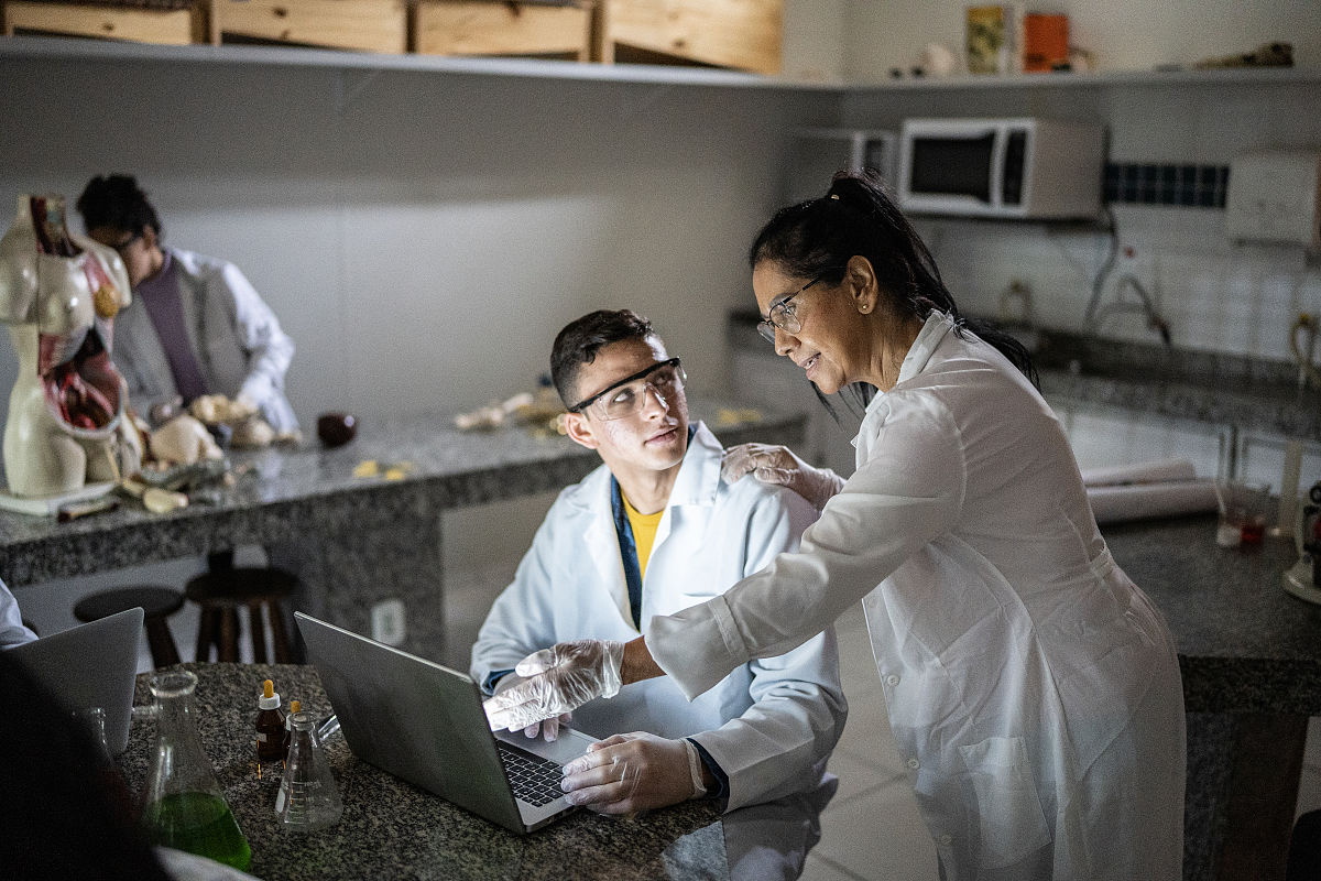 贵州经贸学校物流管理专业：优势、不足及实践能力提升