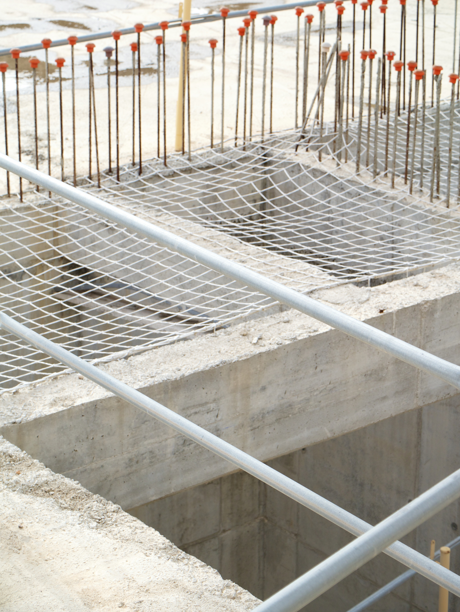 建筑中的地基和基础的作用是什么？