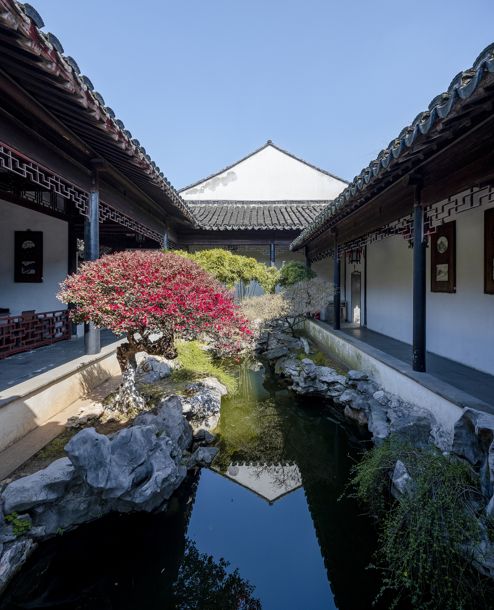 给我一个宁波去苏州的旅游攻略300字