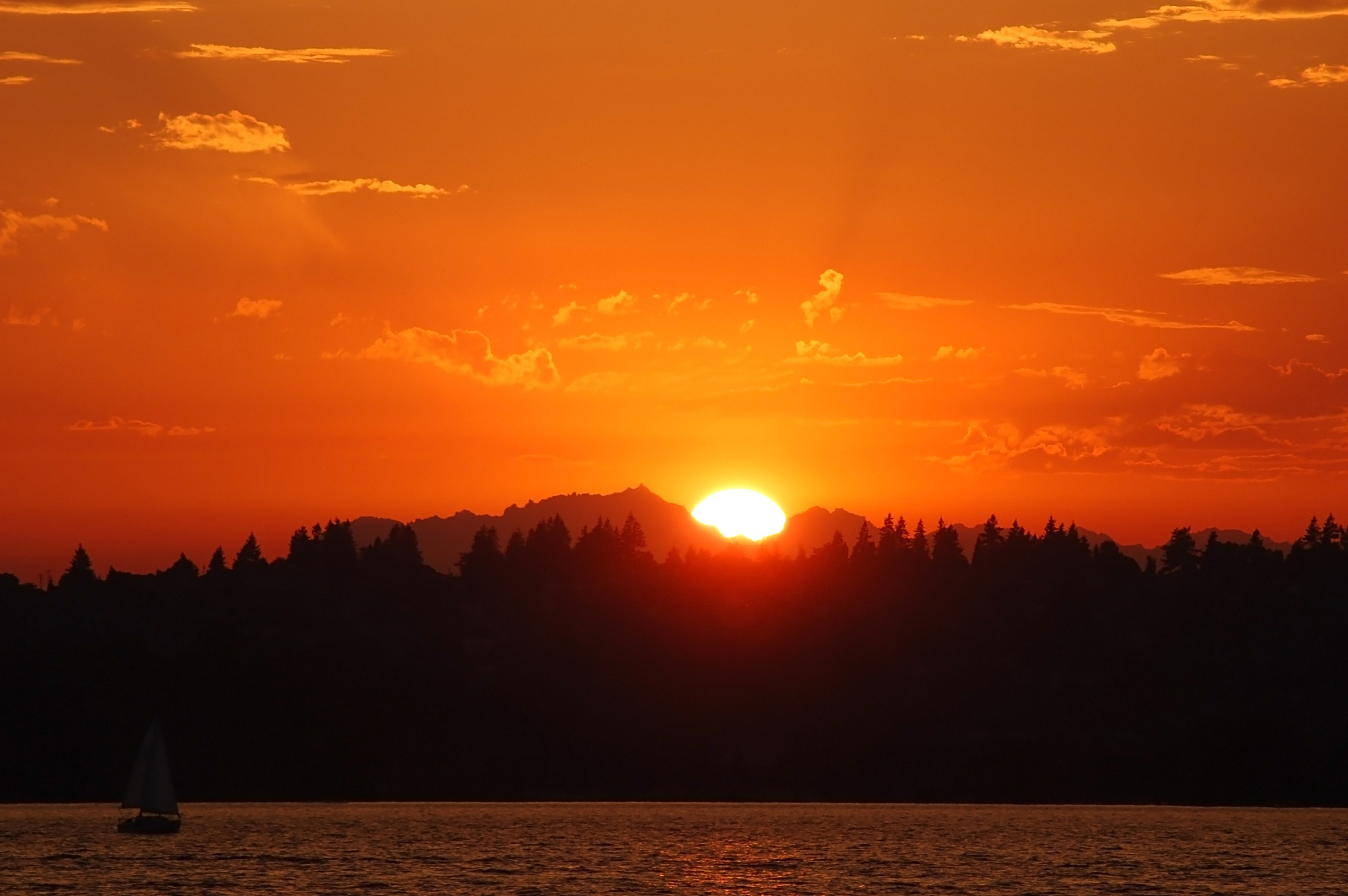 日落西山诗：描写夕阳余晖与思乡之情