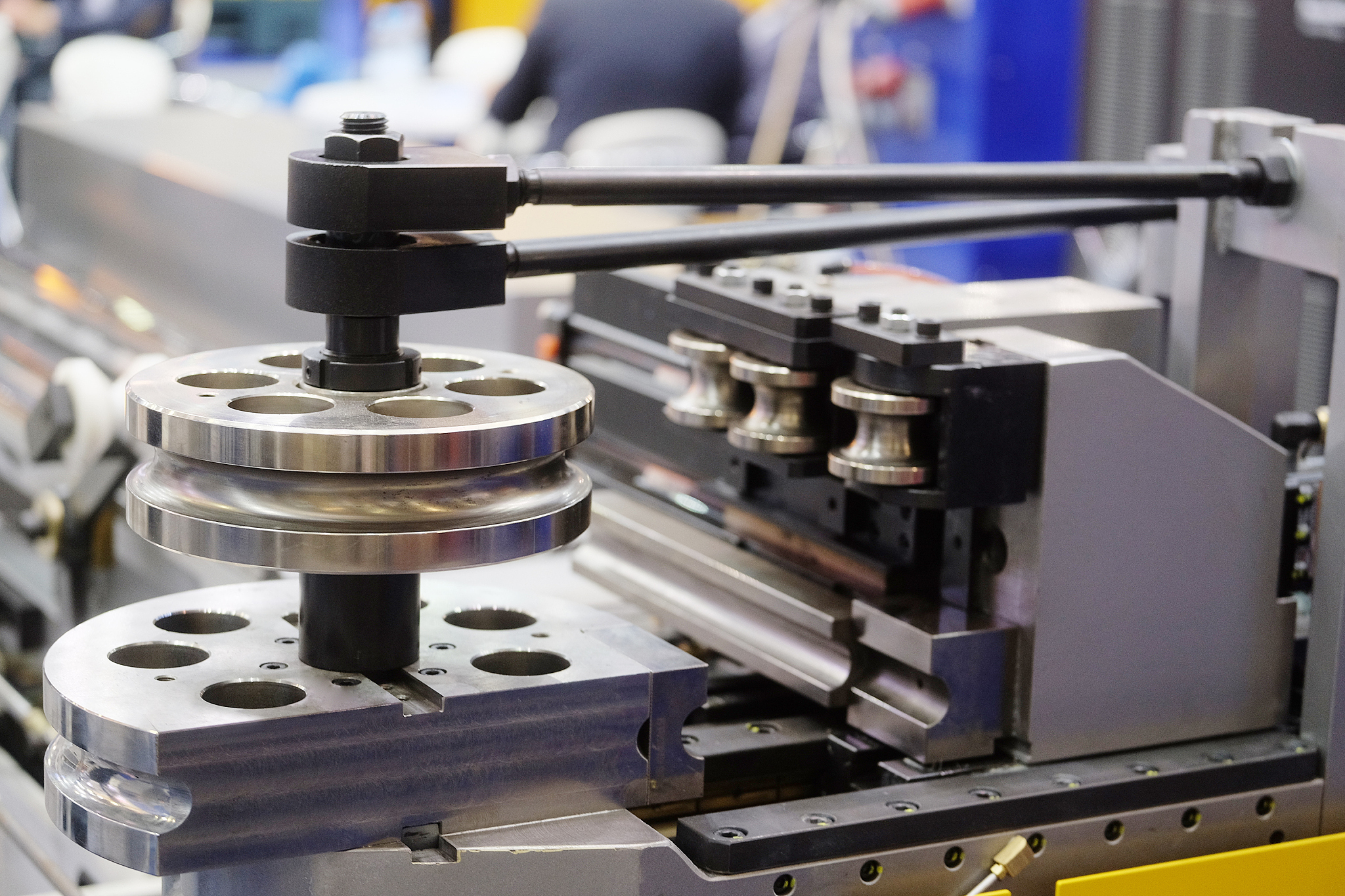 写出双工位铰钻自动加工装置简介不少于1000字