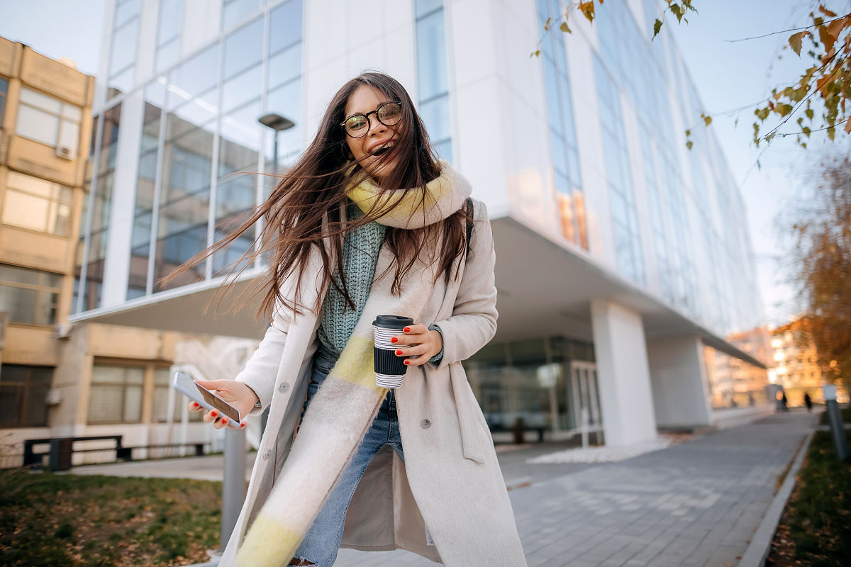 上海秋天：短暂而美丽的诗意季节 | 穿搭灵感 & 秋日期待