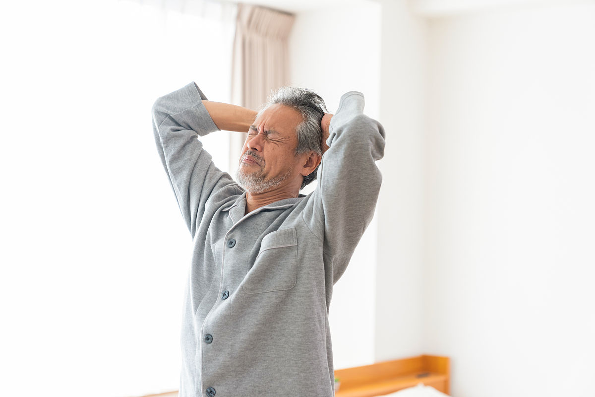 60岁老人暴瘦10斤，失眠精神不佳，该怎么办？