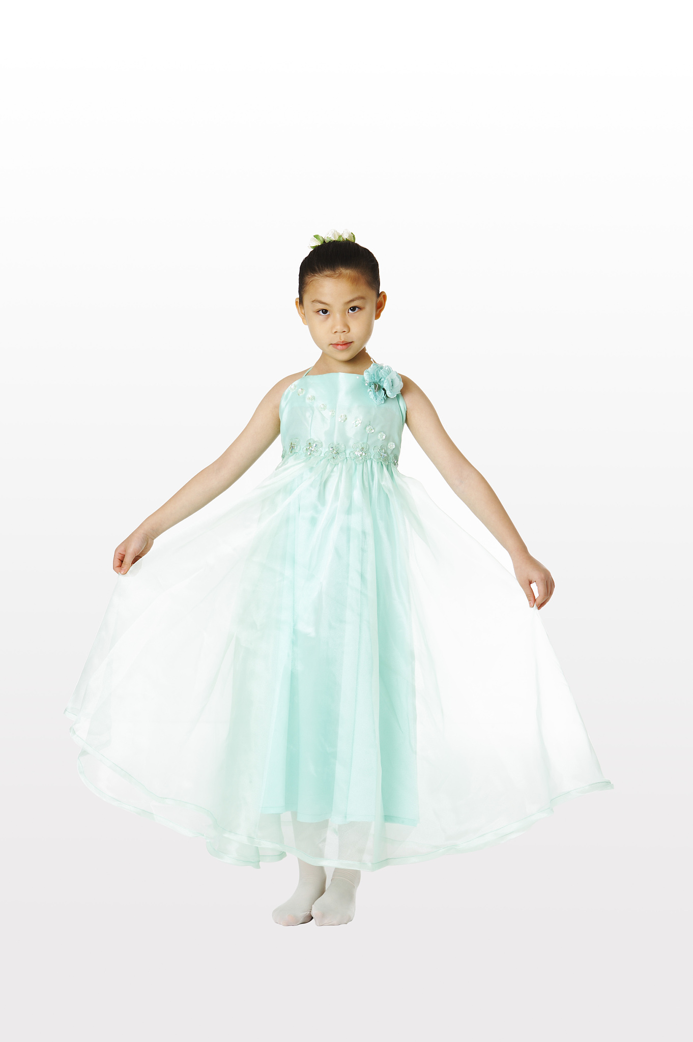 描述一款女童连衣裙长款收腰宽松裙摆A字版型翻领蕾丝边优质面料140字