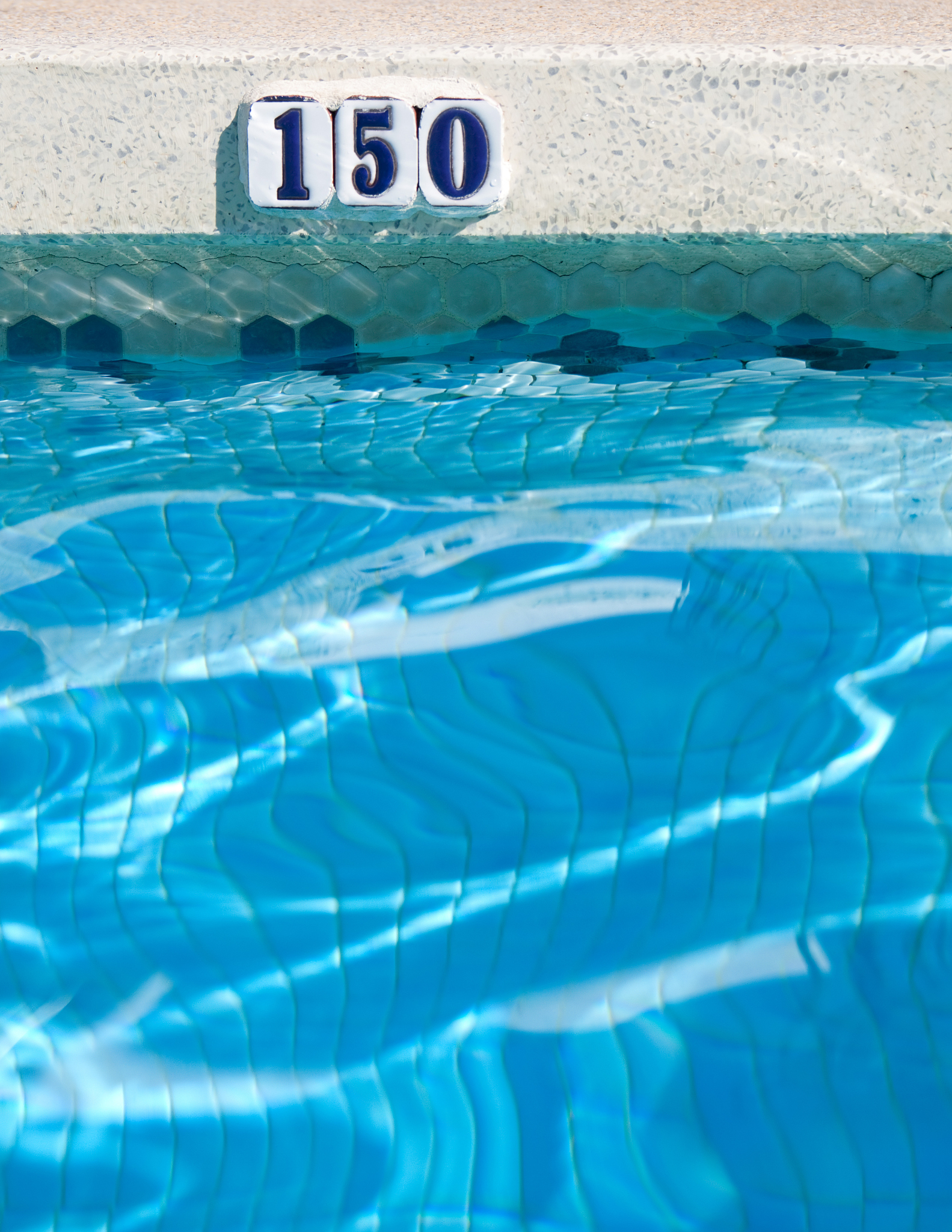 function weight_maina=73;嵌入水印的行起点b=84;嵌入水印的列起点l=070;水印权值A=imread1jpg;原始图像B=imread2jpg;嵌入图像figureimshowAfigureimshowB嵌入水印1 将A、B转化为灰度图2 A取出与B同样大小的子图像4 将该子图与B加权相加5 将上步结果还回原来的位置C = GaoABabl; 写出该子函数qr实现水印