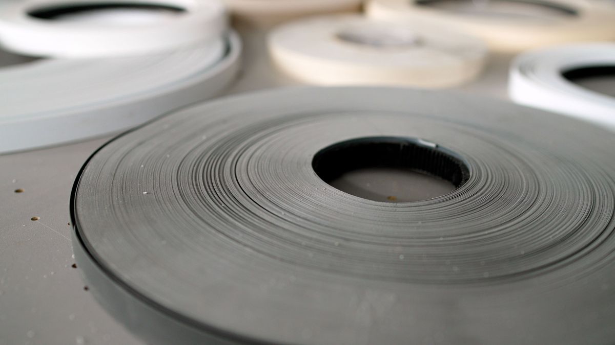 3M5108双面胶是一款专门用于汽车配件粘接的一款请帮我写一个广告方案