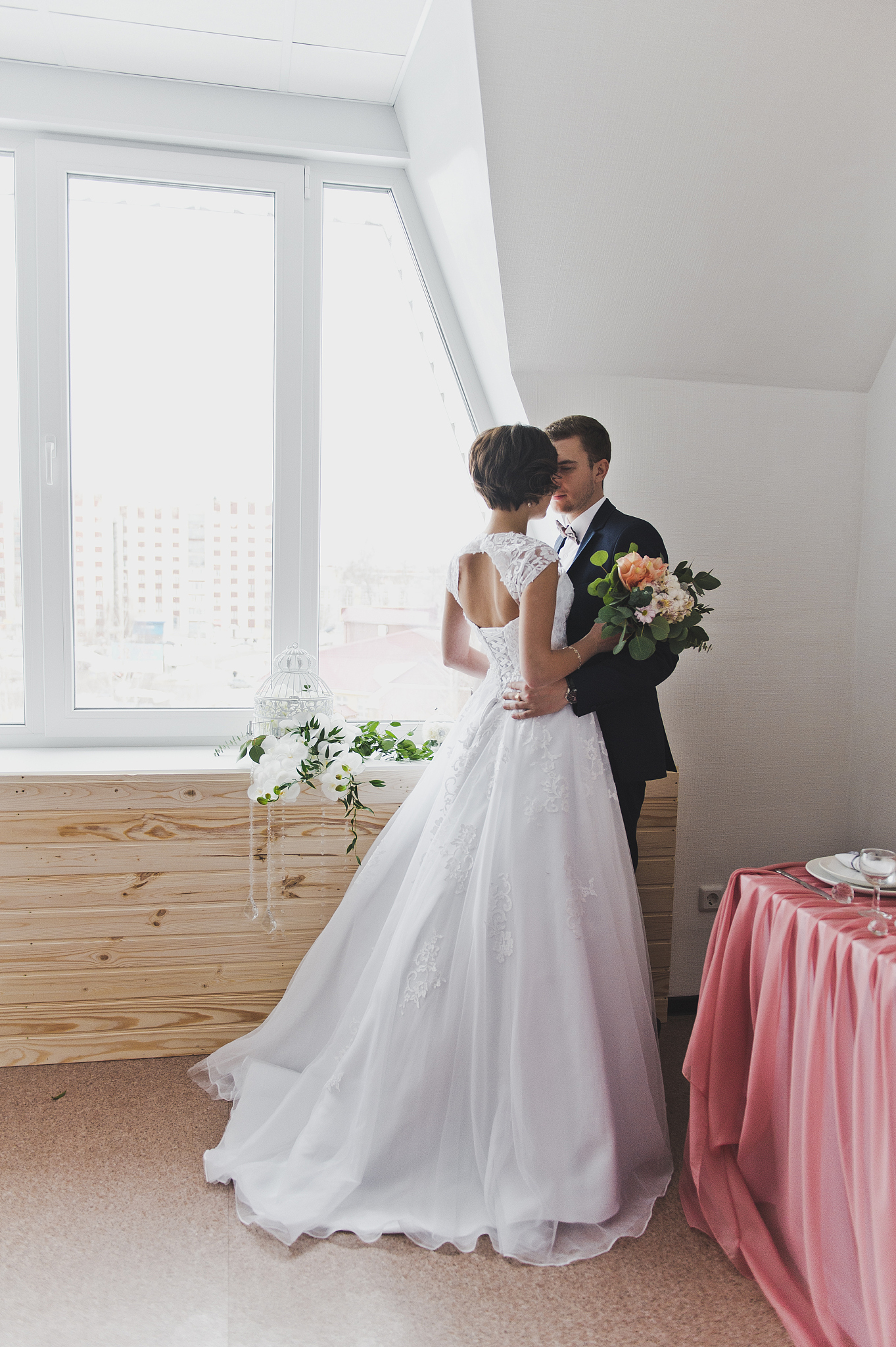 男孩子婚礼着装指南：如何打造完美新娘形象