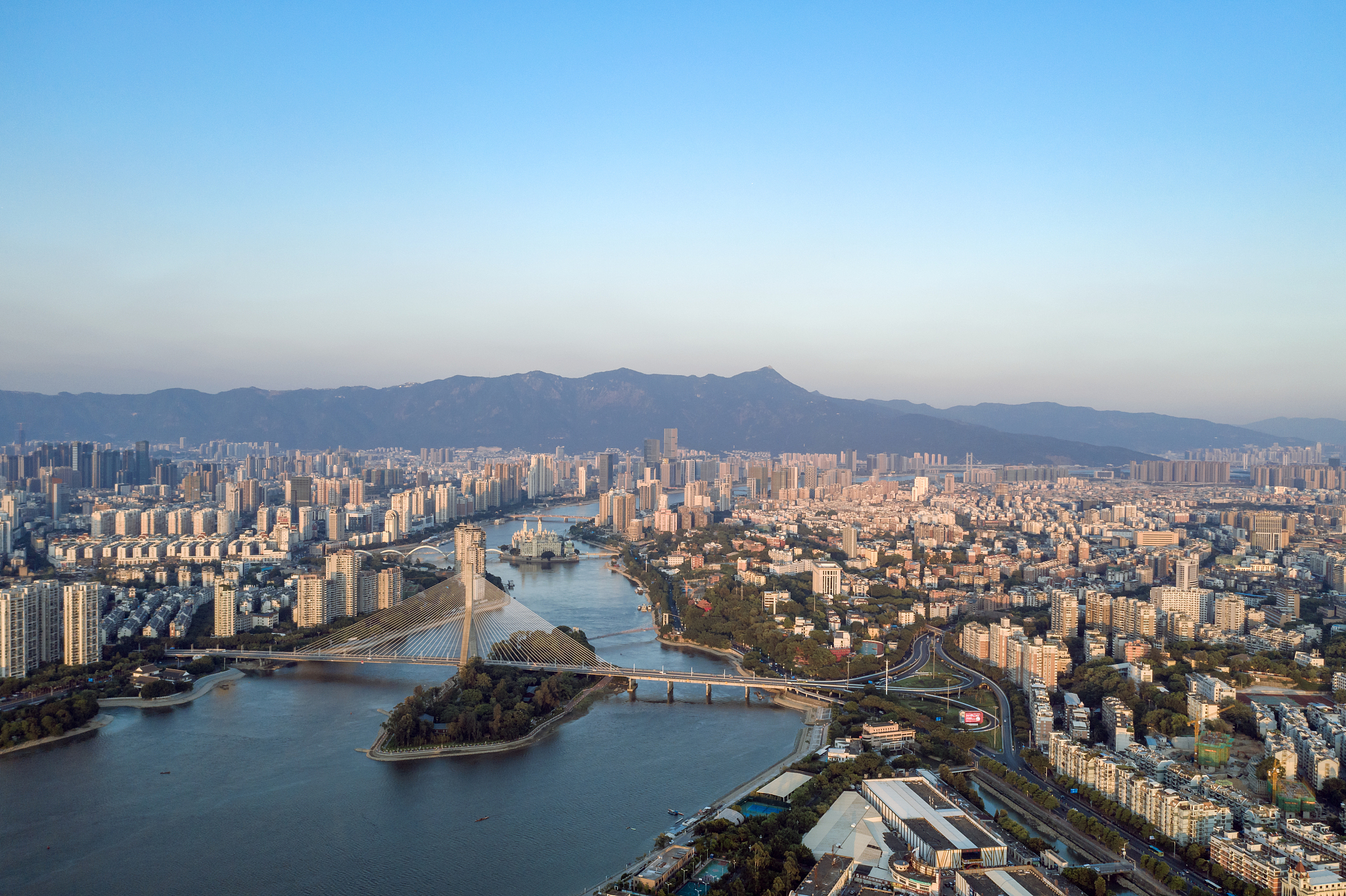 中国福州三县洲大桥城市风光