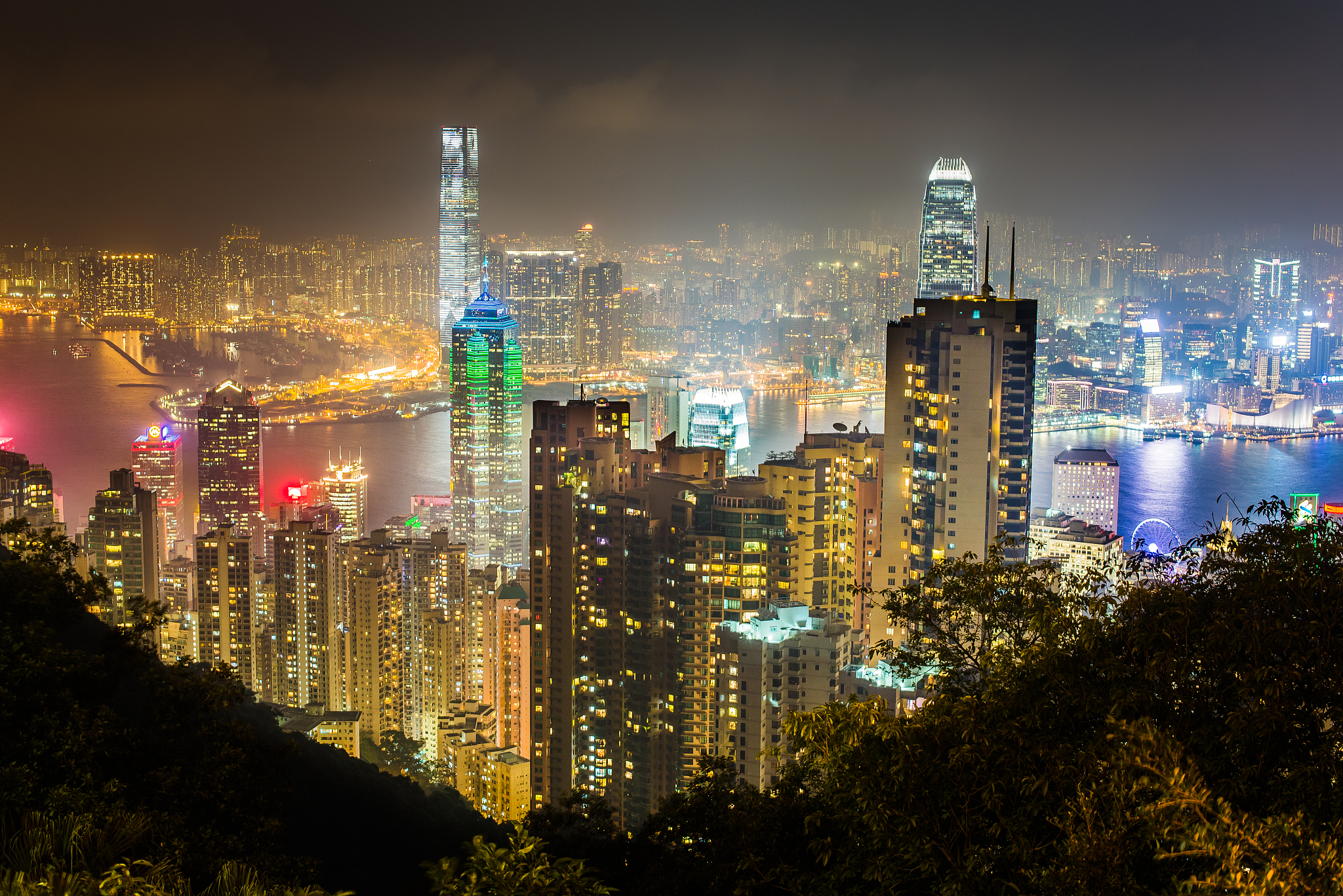 cityview of hong kong bay from victoria peak by night