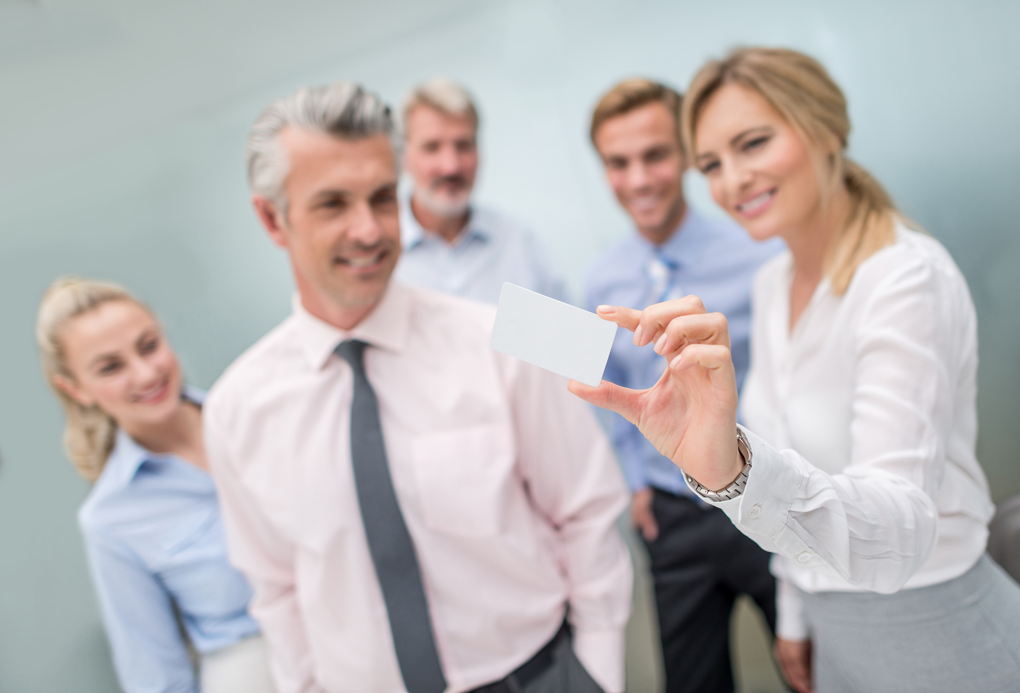 公司要和销售沟通奖金方案请准备一套话术解答销售对新奖金方案的问题