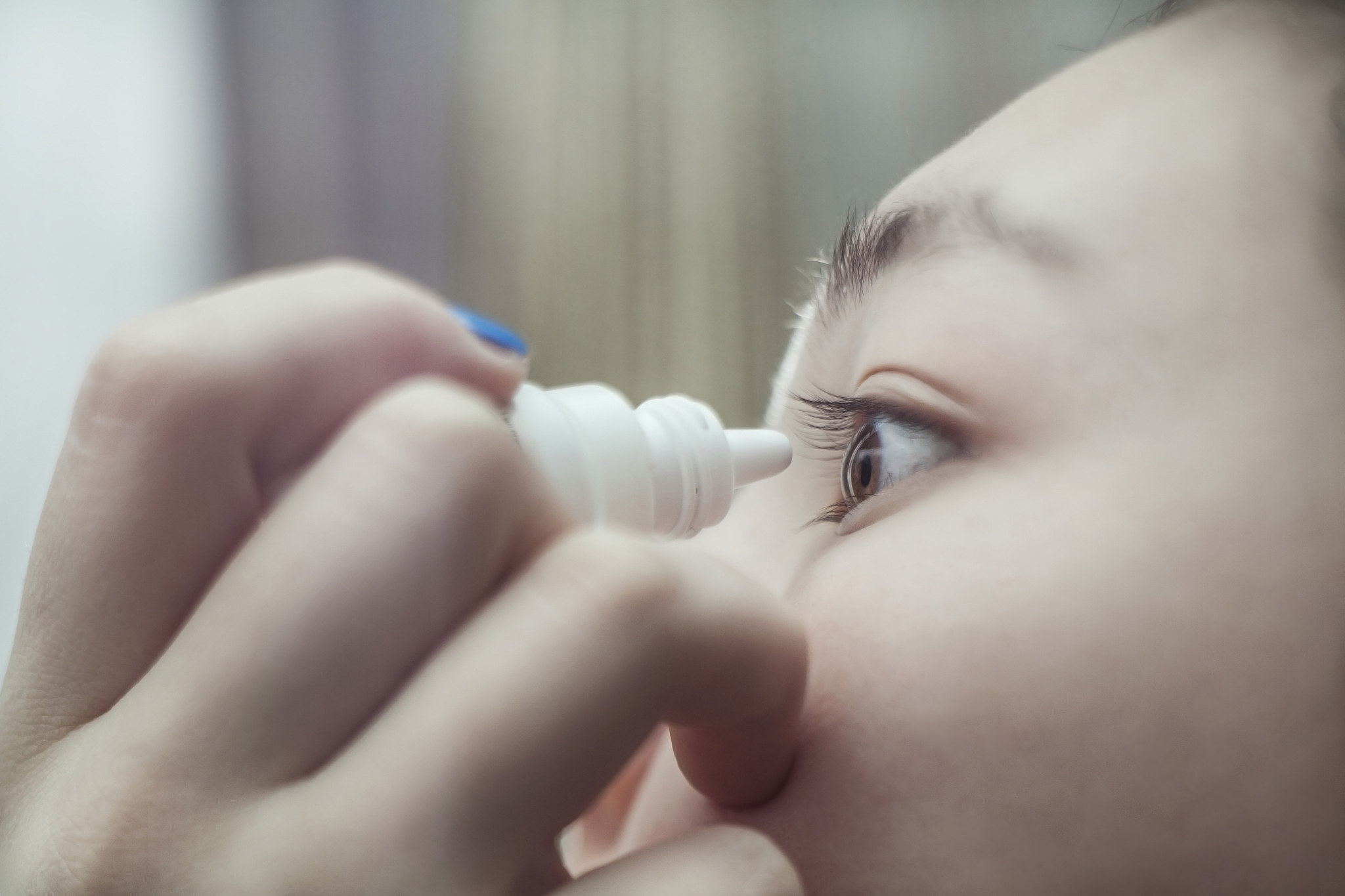 滴眼药水为什么嘴里会苦？ - 原因、解决方法及注意事项