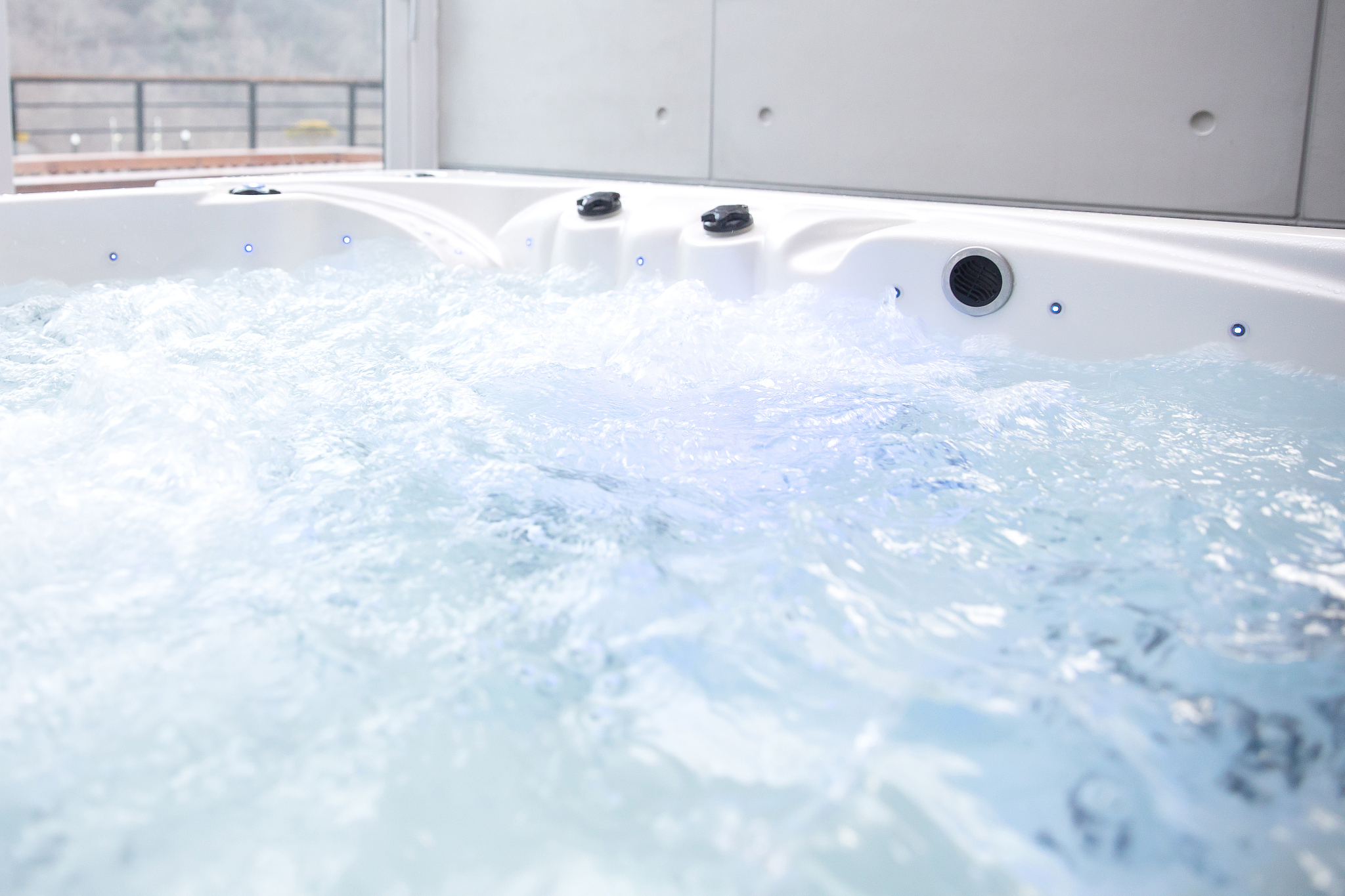 DURABLE & LIGHT-WEIGHTUsing premium acrylic material - made of synthetic resin this acrylic soaking bathtub is resistant to most scratches & non yellowing As for rare severe surface scratch acrylic ma
