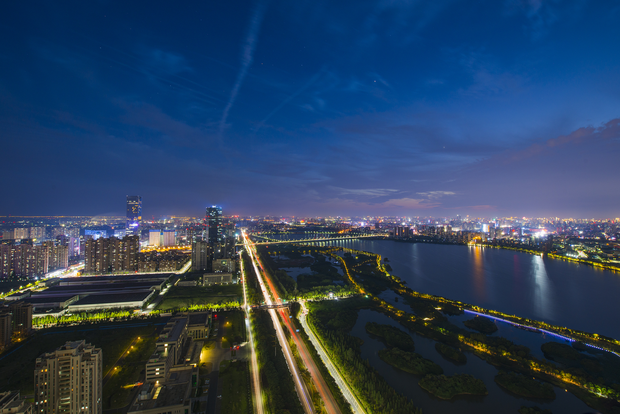 南昌高楼璀璨夜景天际线