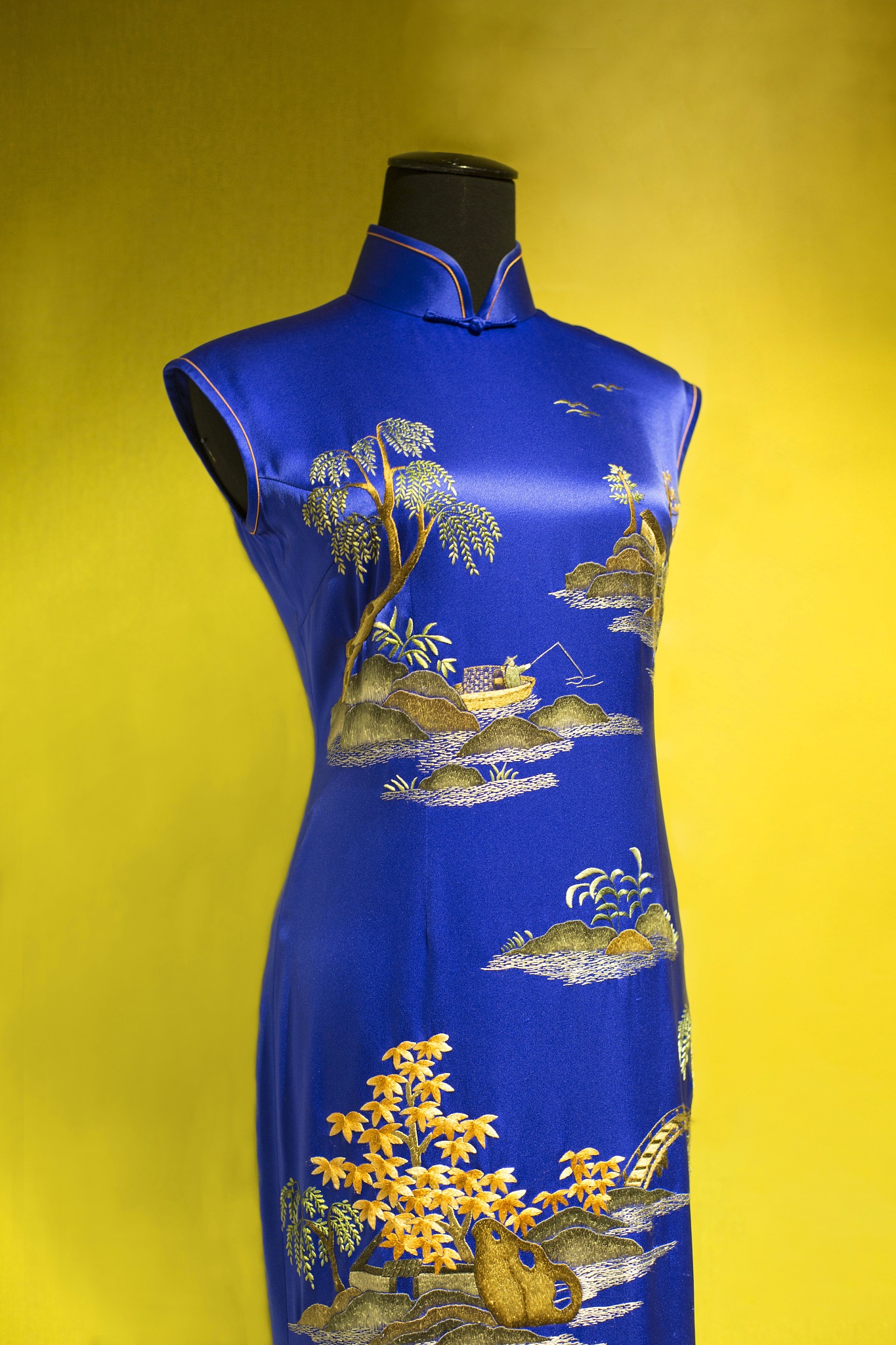 六合如意云肩旗袍制作难度大吗？回答加解释