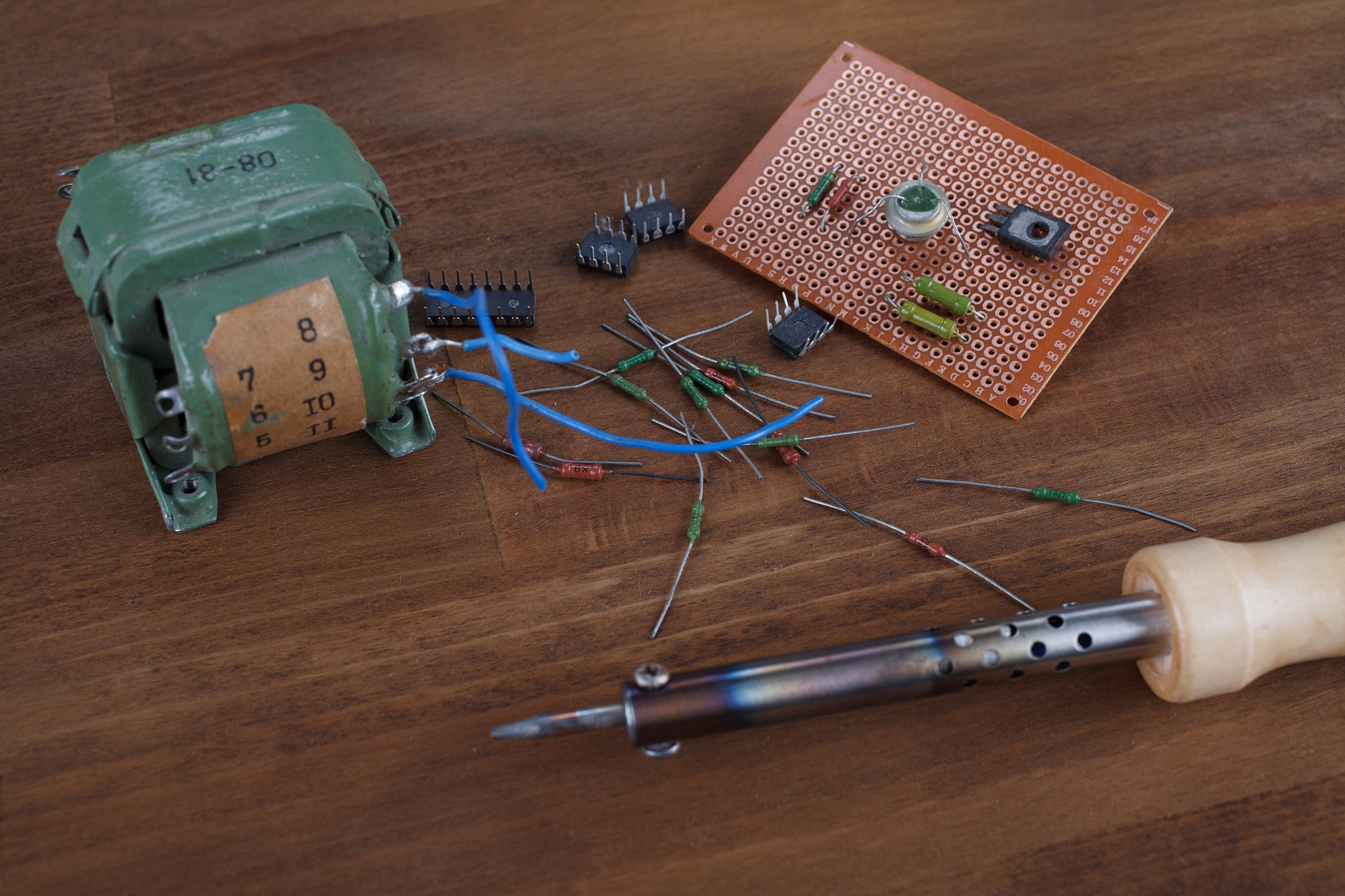 将展示部分用户使用我们铁合金产品的事例这些铁合金产品被广泛的应用于各行各业广受赞誉。这句话翻译成日文