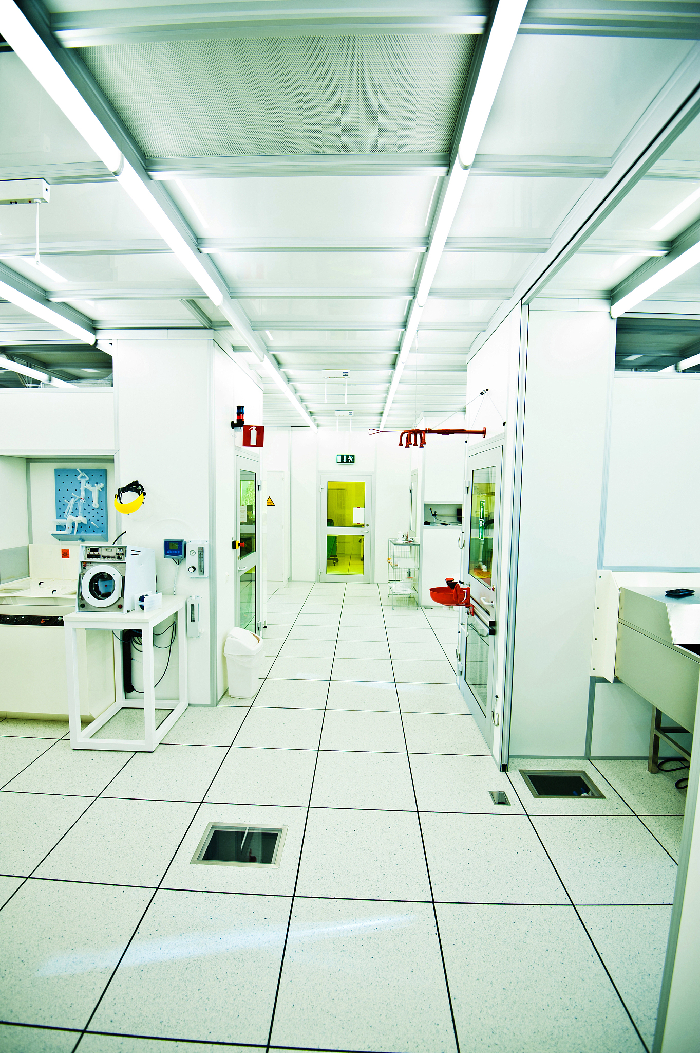 写一段地基微重力设施的概述400字左右