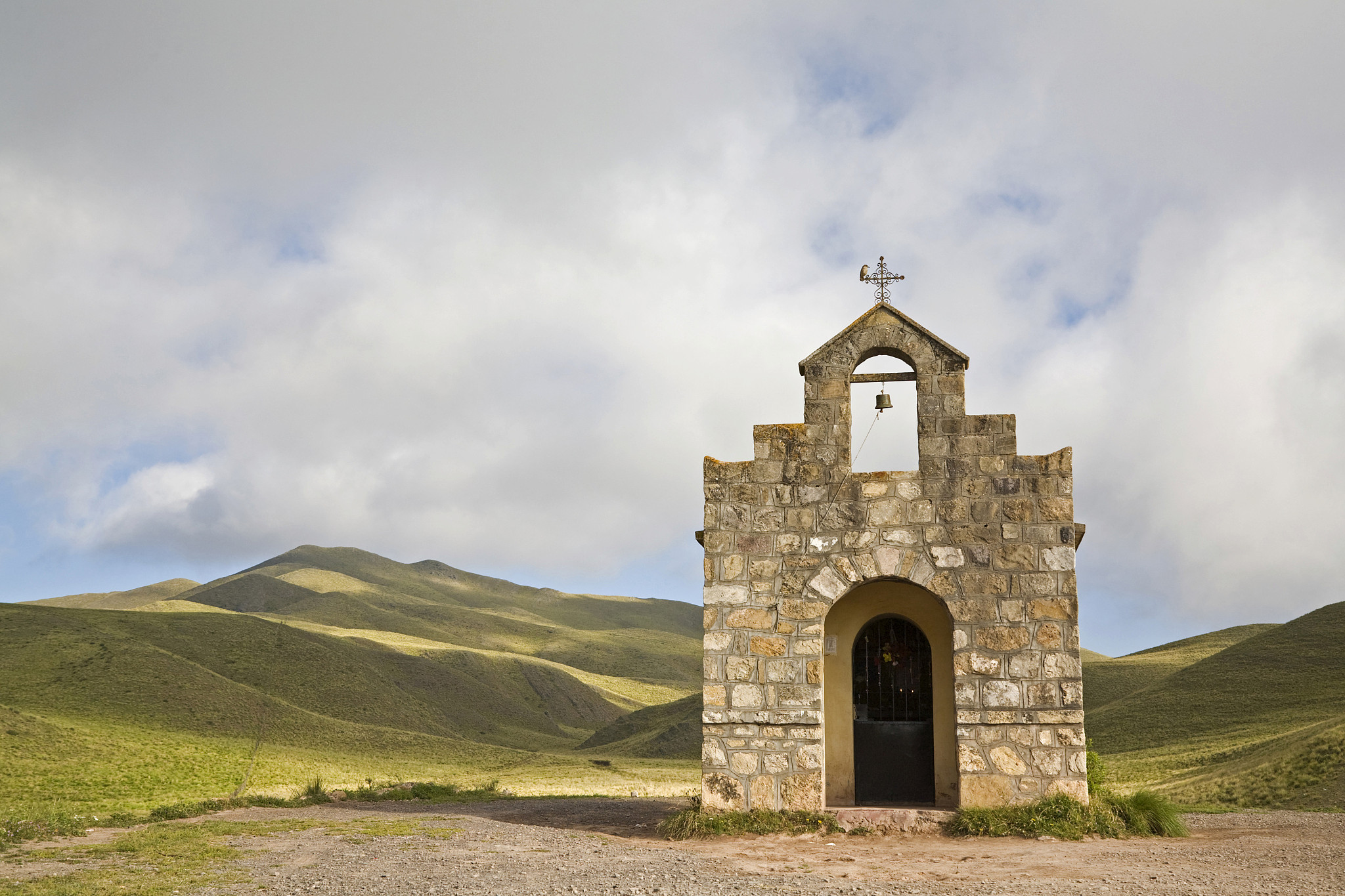 chapel at the top of a pass, nationalpark los cardones, argentin